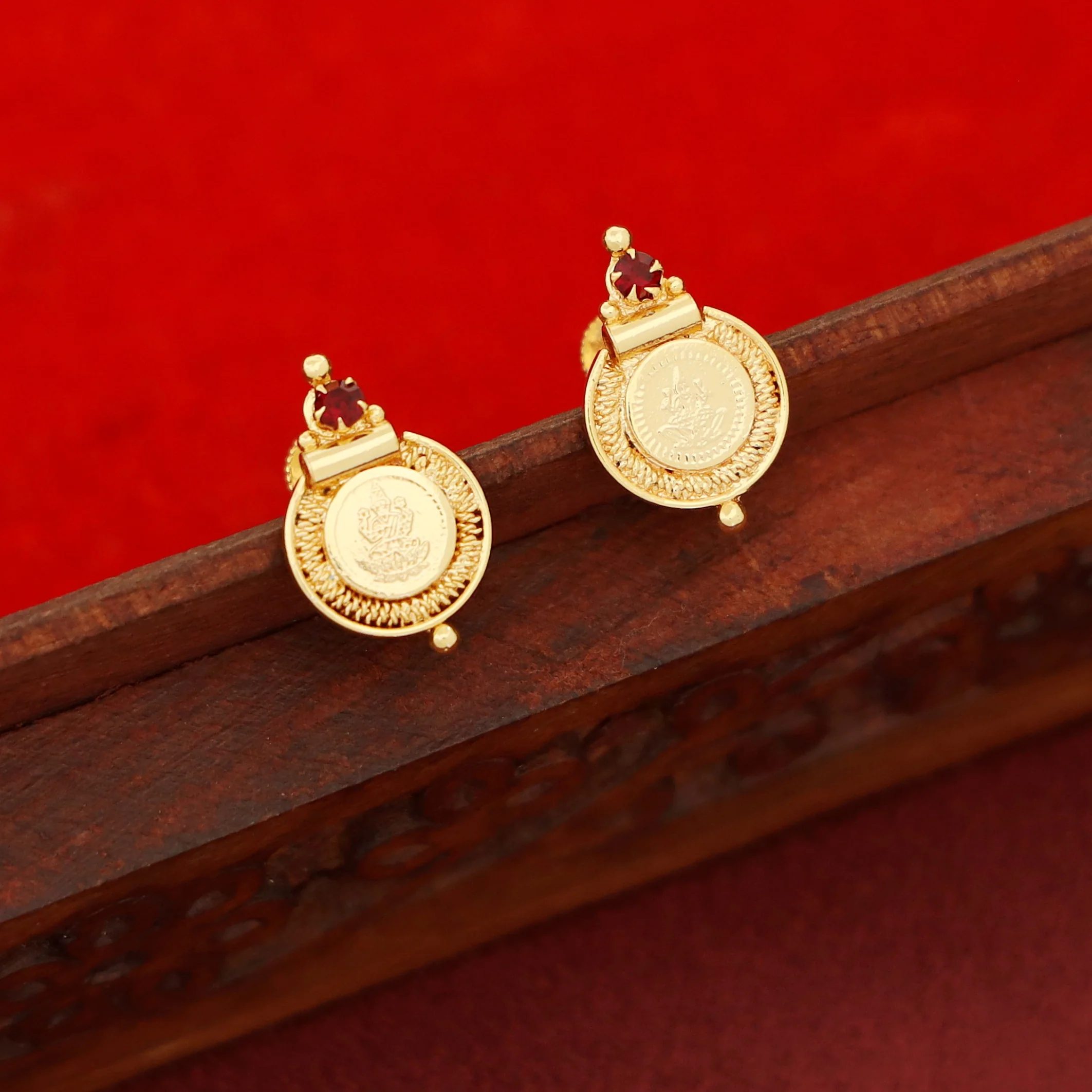 Sudha Devi Golden Kashi Stud - Image 3