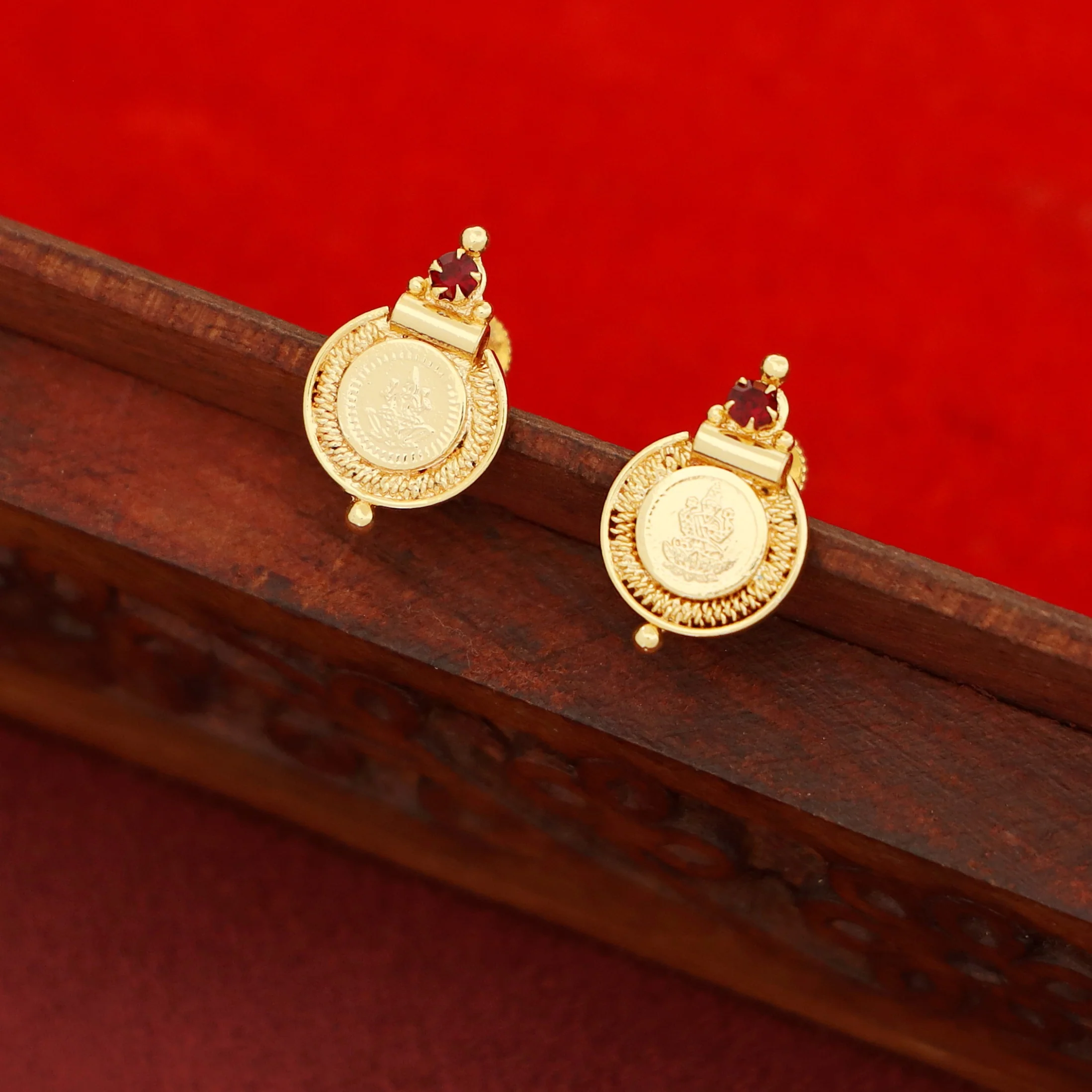 Sudha Devi Golden Kashi Stud - Image 4