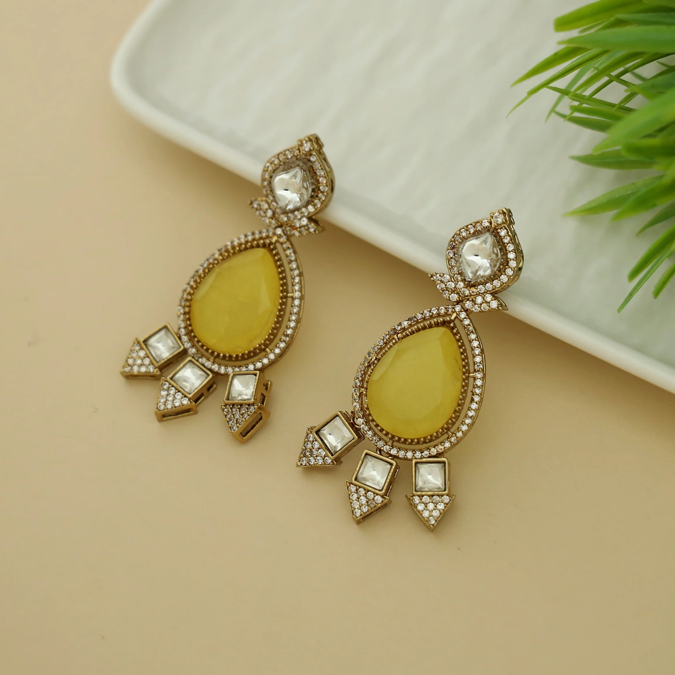 Sudha Drop Glossy Stone Kundan Earring - Image 5