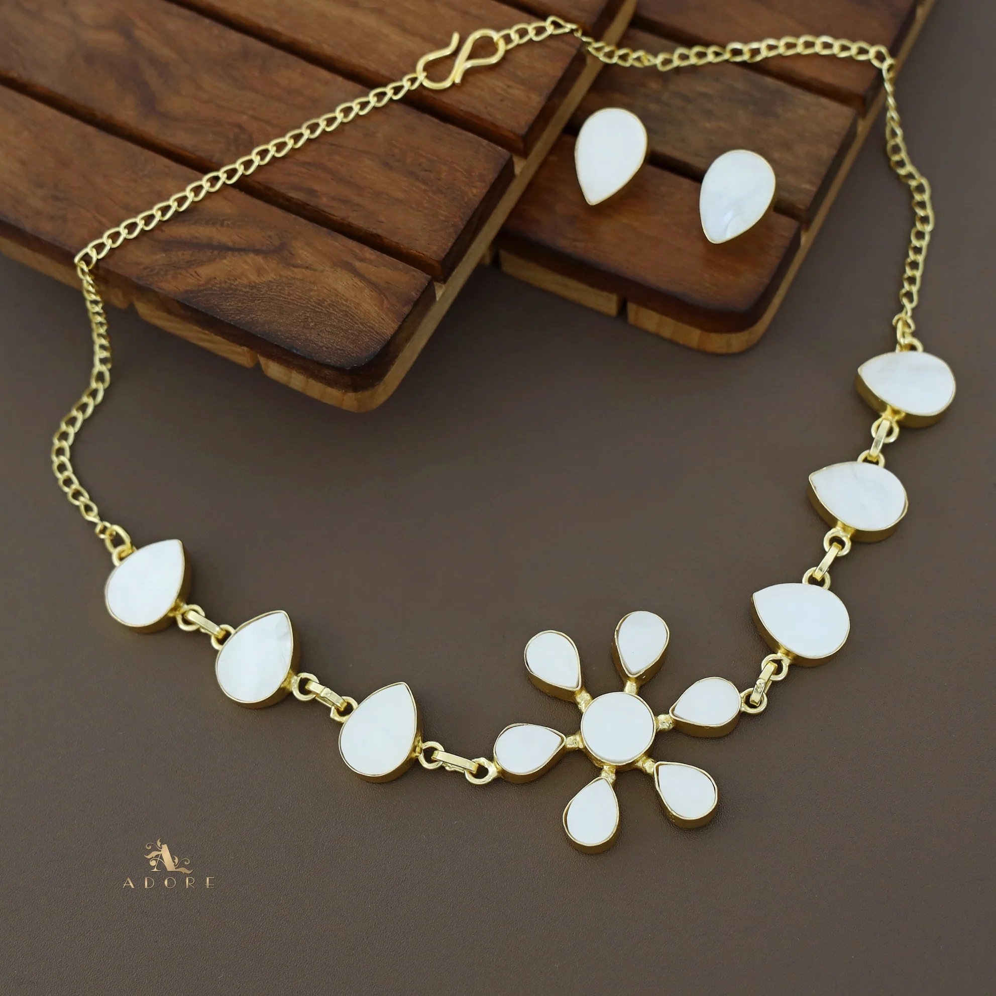 Suganya Mop Choker With Stud - Image 4