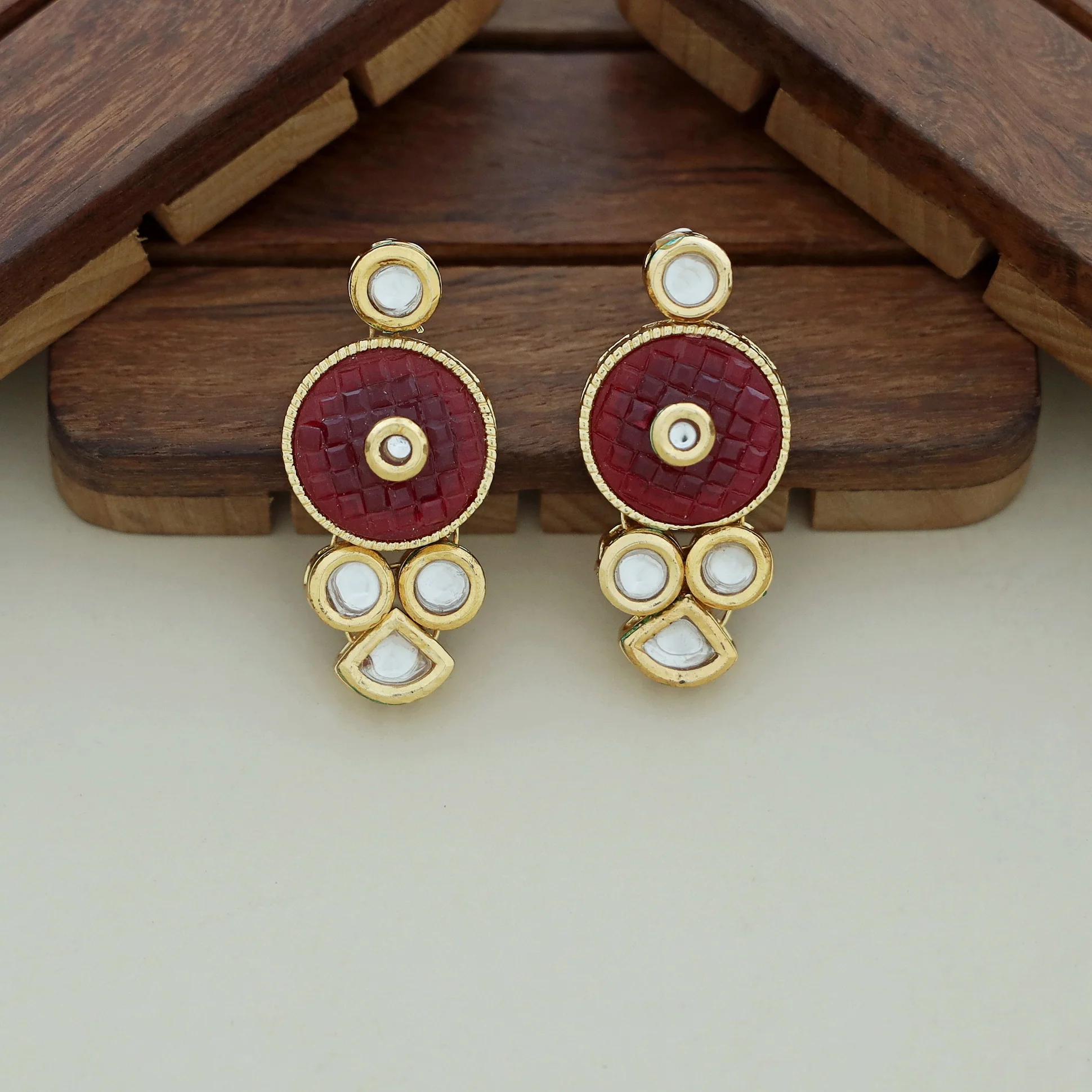 Suhasini Kundan Neckpiece With Earring - Image 5