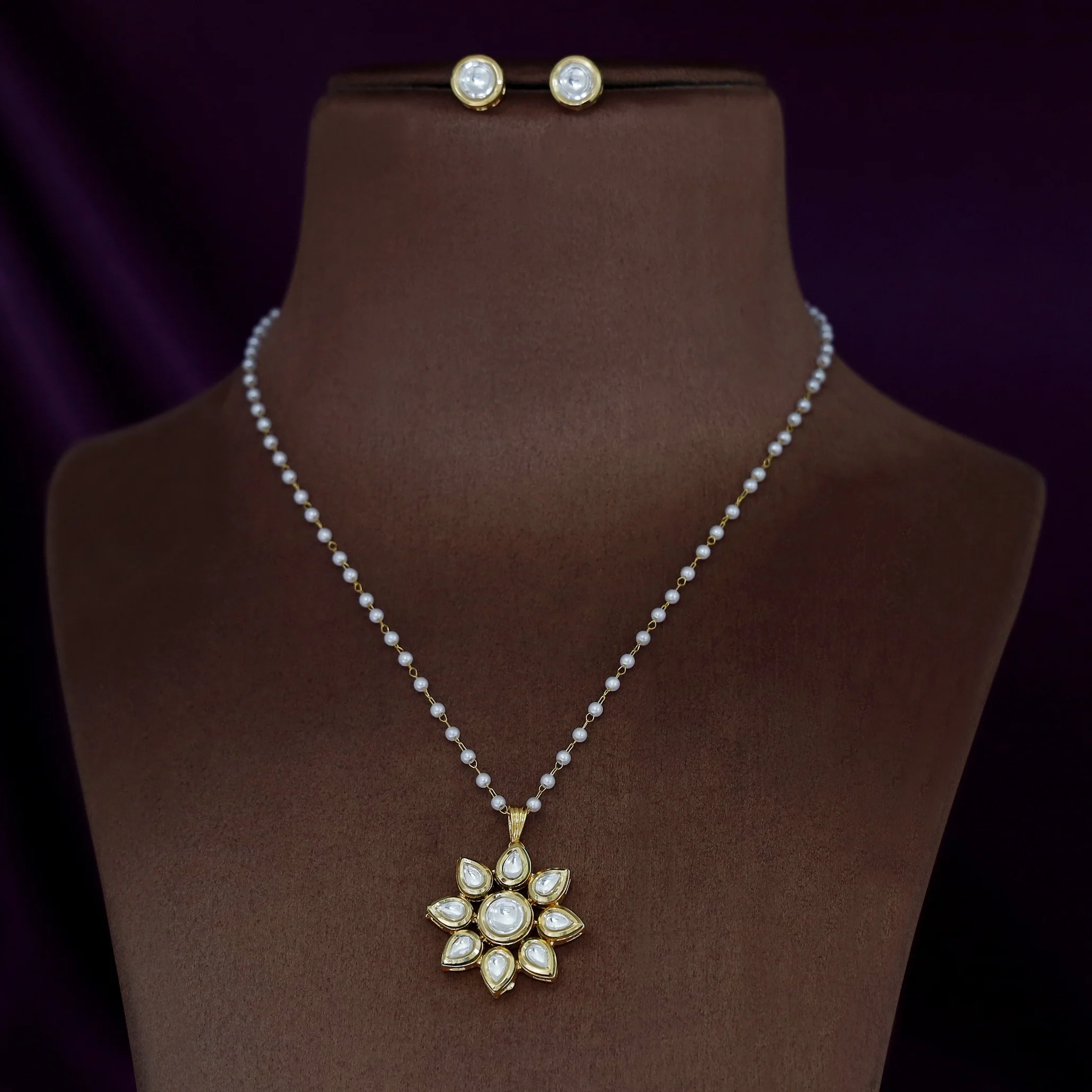 Laara Pearl Floral Kundan Neckpiece With Stud - Image 2