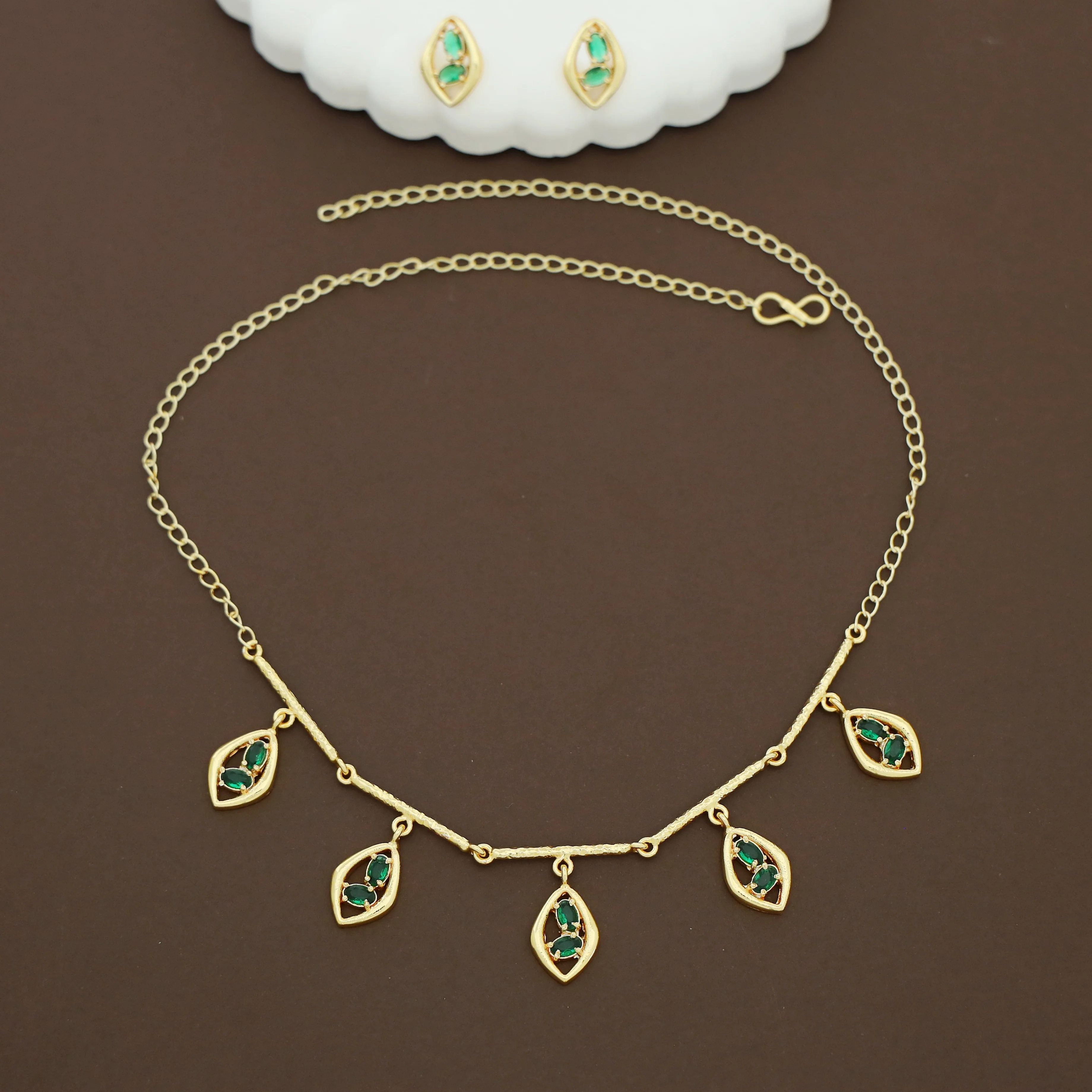 Golden Hammered Stick Glossy Eye Shaped Neckpiece With Earring - Image 10