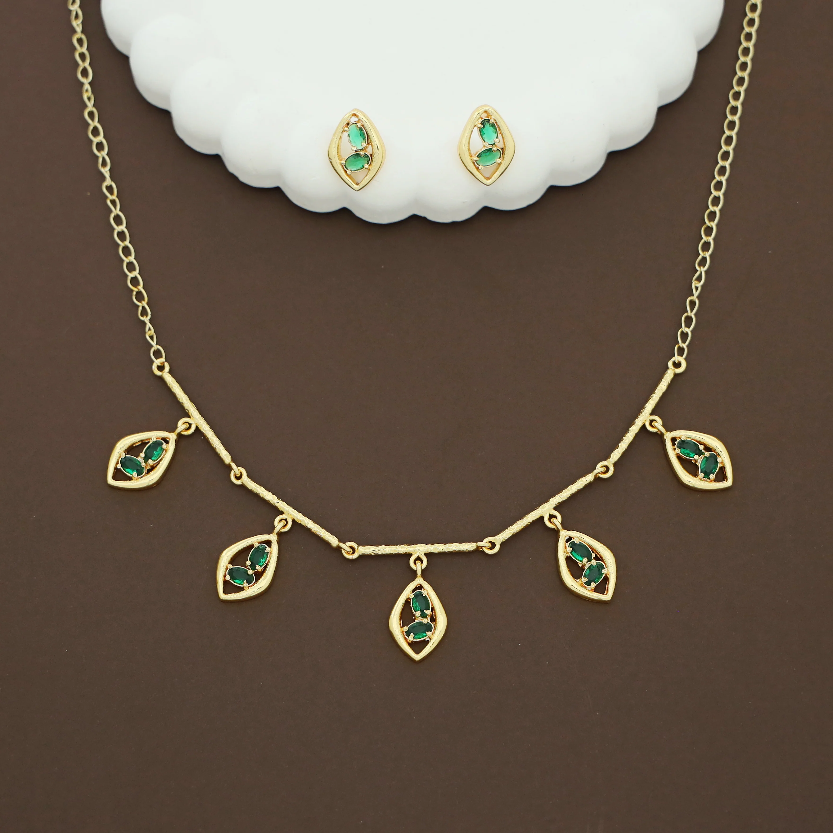 Golden Hammered Stick Glossy Eye Shaped Neckpiece With Earring - Image 4