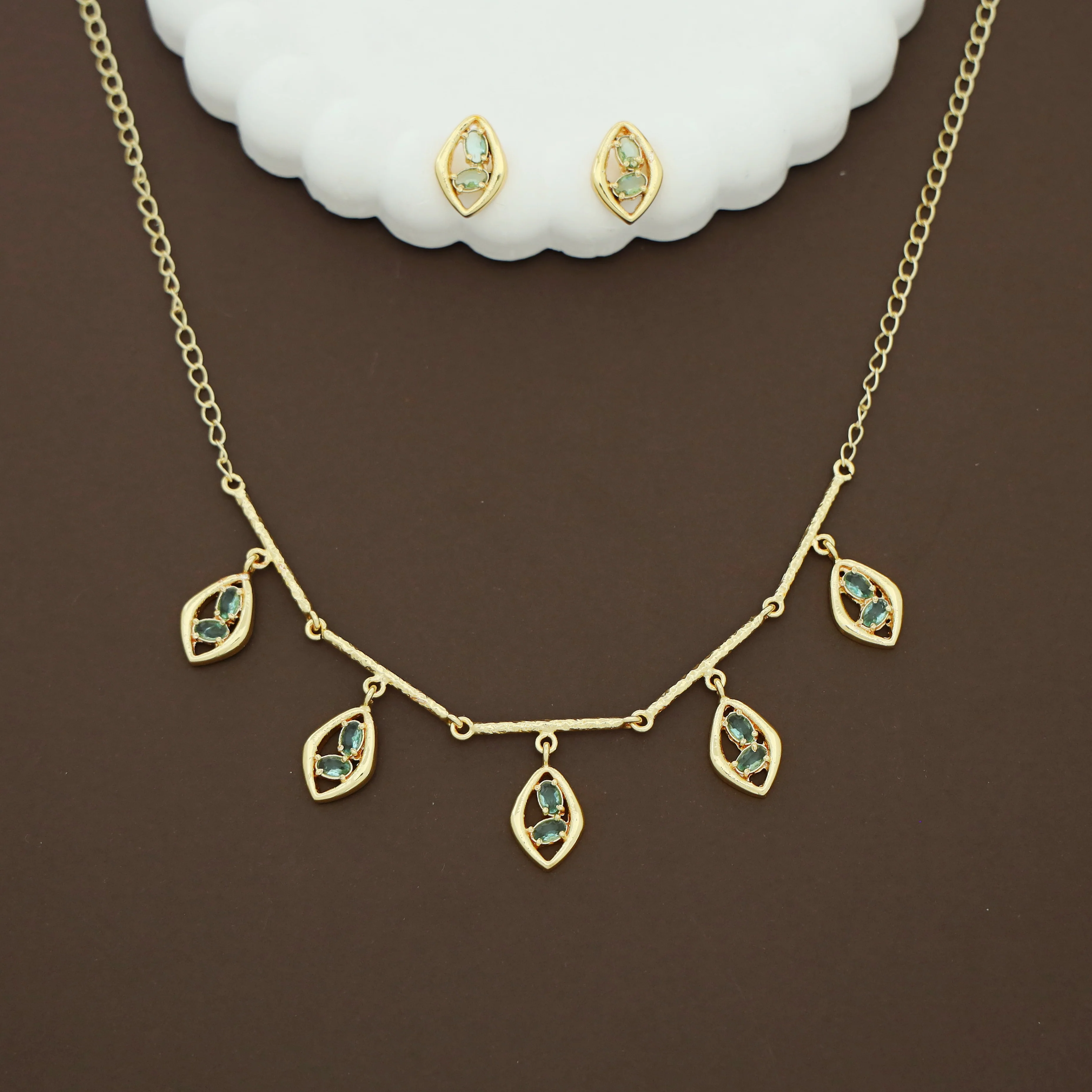 Golden Hammered Stick Glossy Eye Shaped Neckpiece With Earring - Image 7