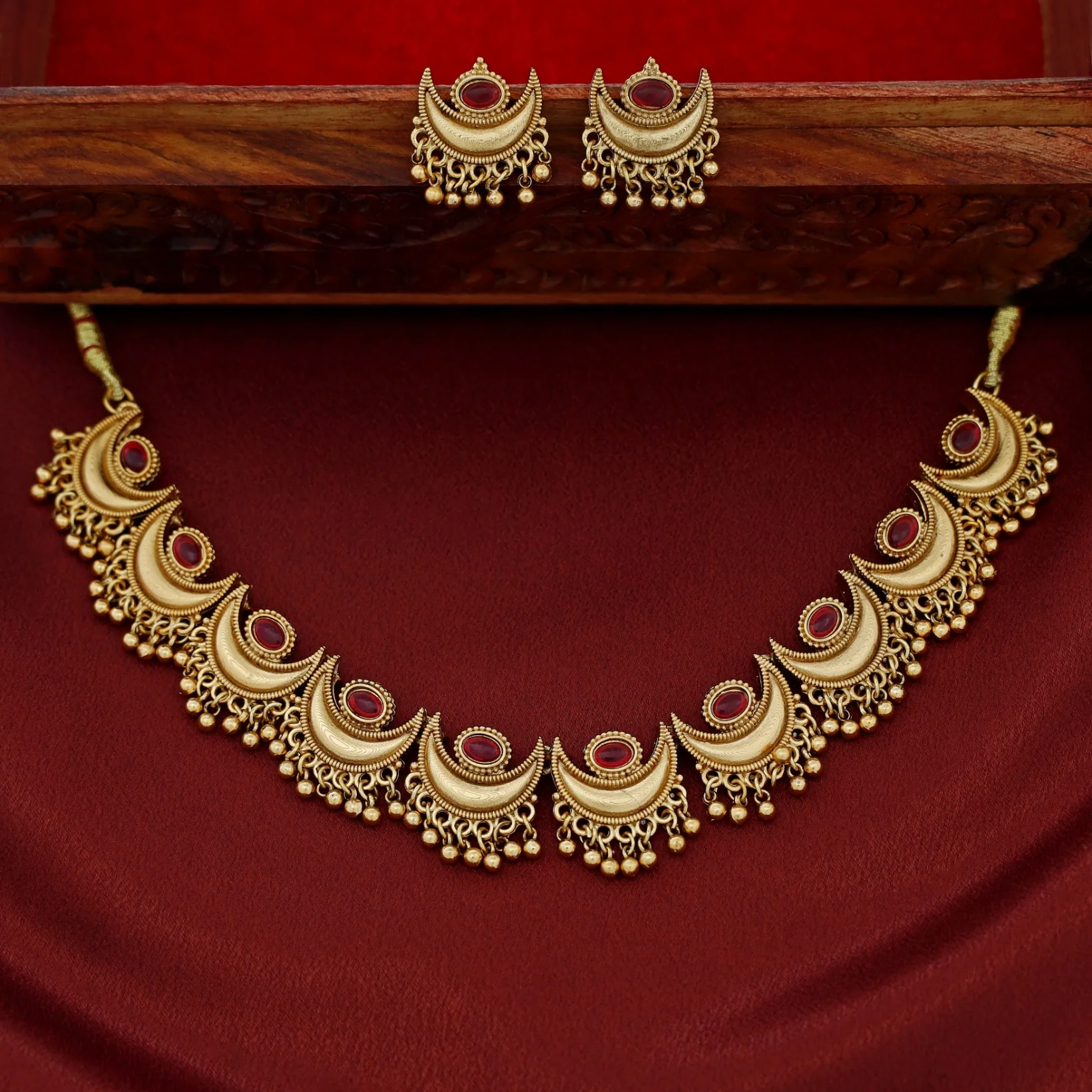 Swarupa Chandra Neckpiece With Earring - Image 3