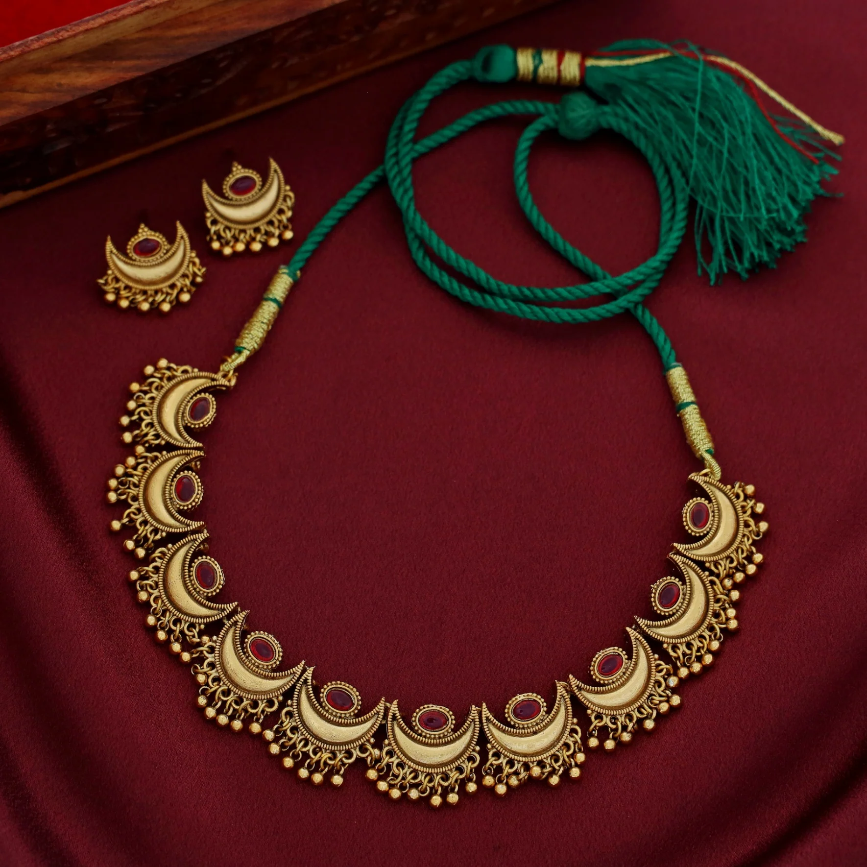 Swarupa Chandra Neckpiece With Earring - Image 4