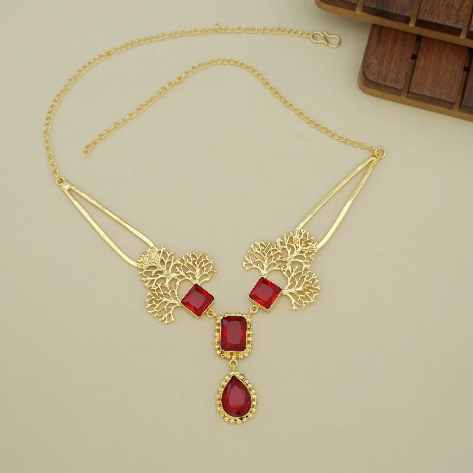 Tacey Filgree Glossy Stone Neckpiece - Image 3