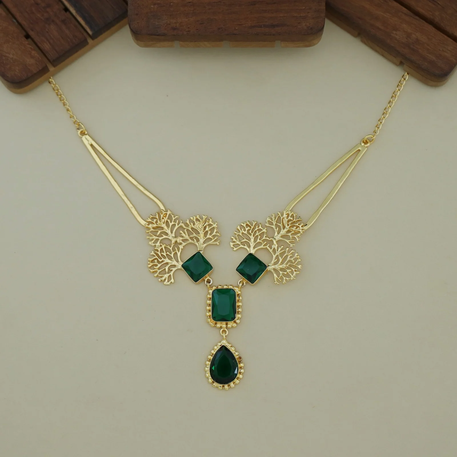 Tacey Filgree Glossy Stone Neckpiece - Image 4