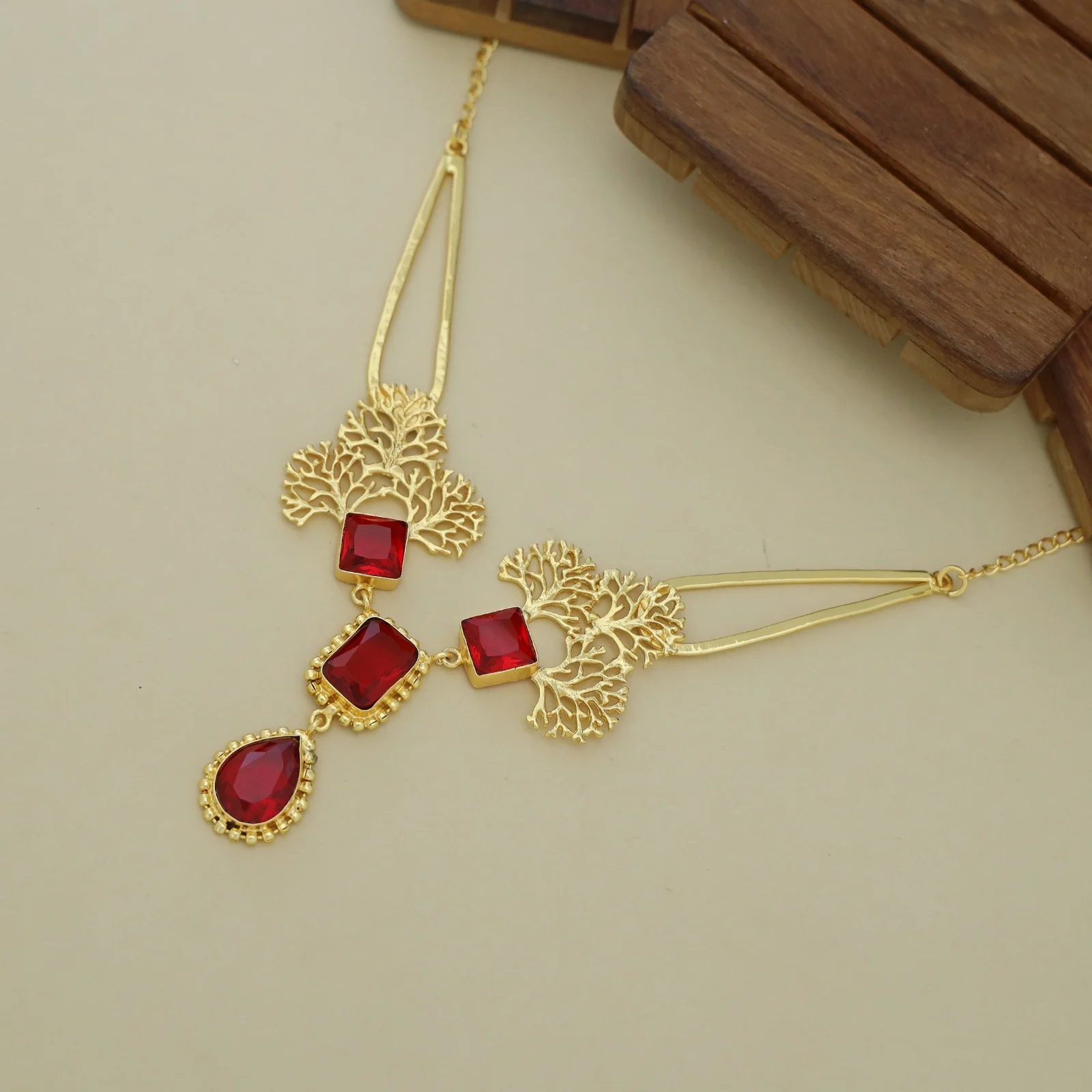 Tacey Filgree Glossy Stone Neckpiece - Image 5