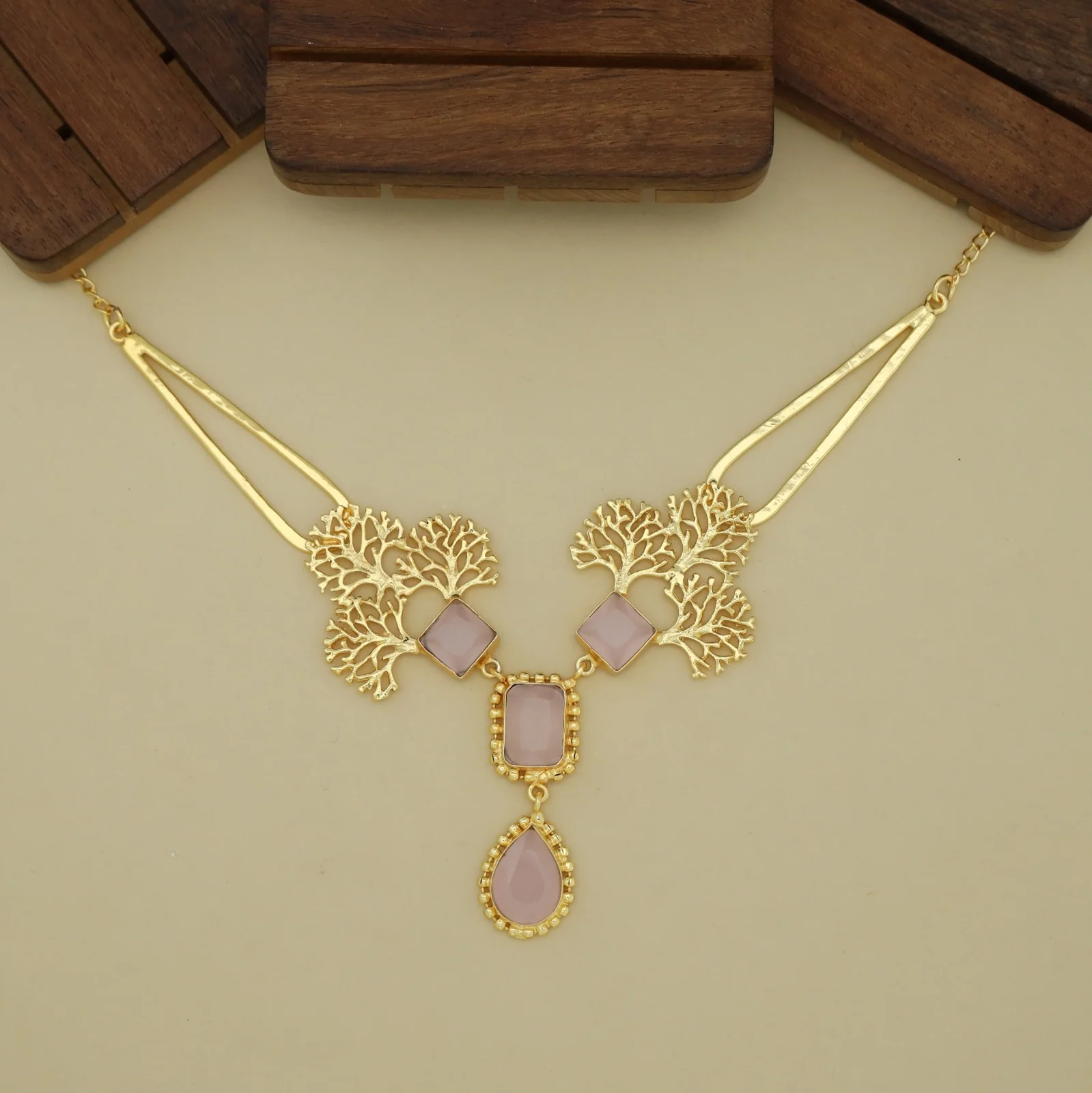 Tacey Filgree Glossy Stone Neckpiece - Image 6