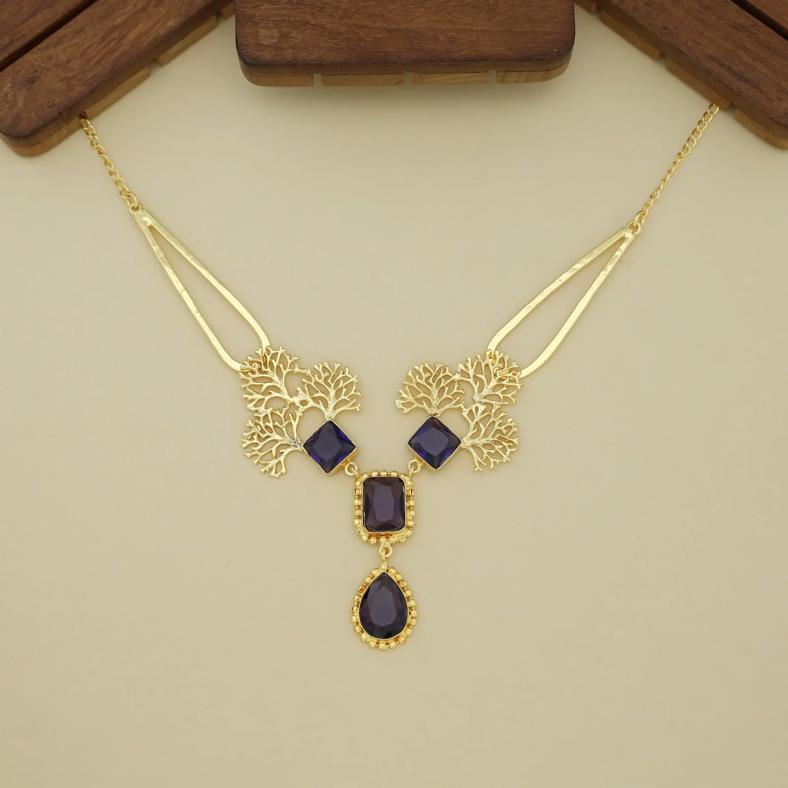Tacey Filgree Glossy Stone Neckpiece - Image 7