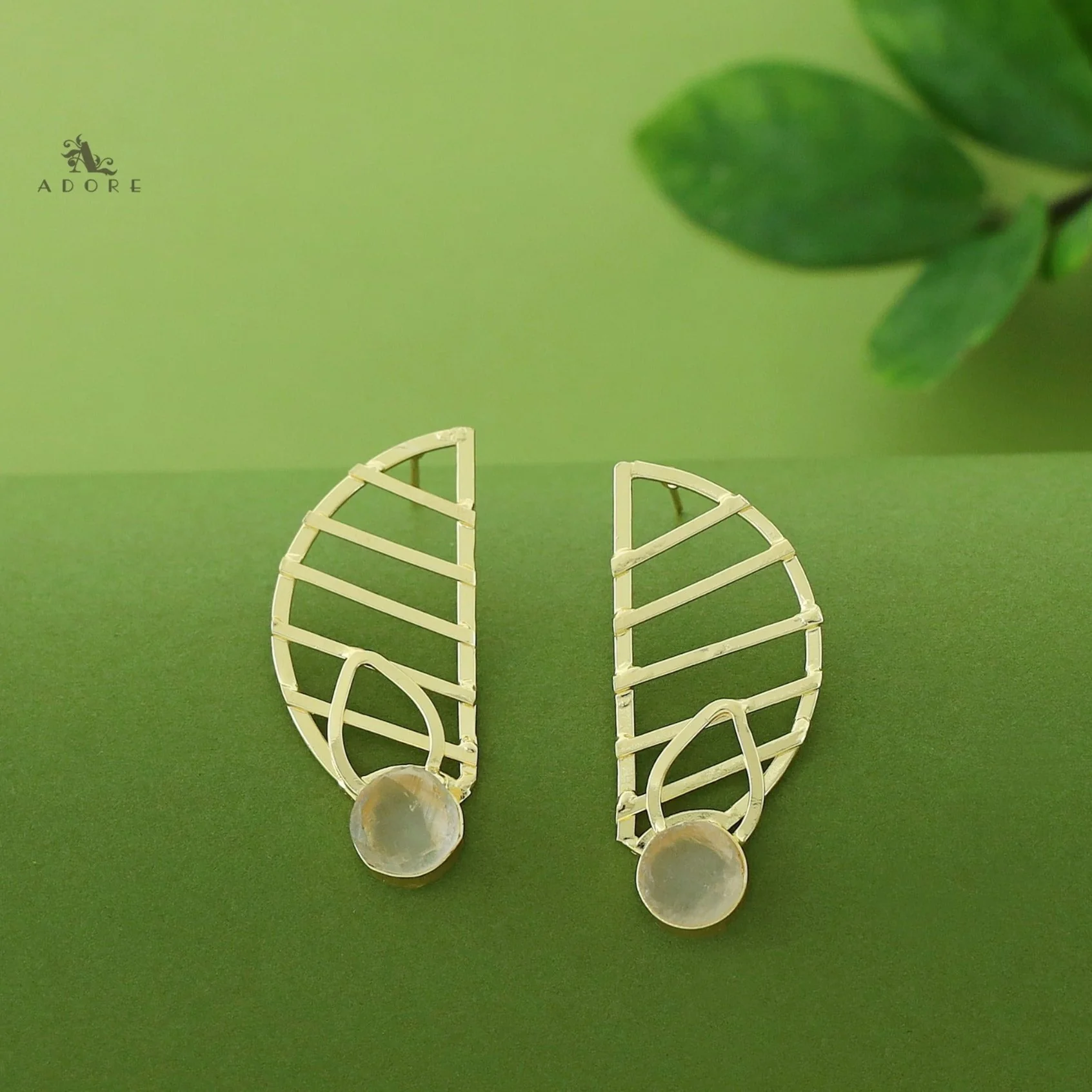 Takshvi Golden Raw Stone Earring - Image 11