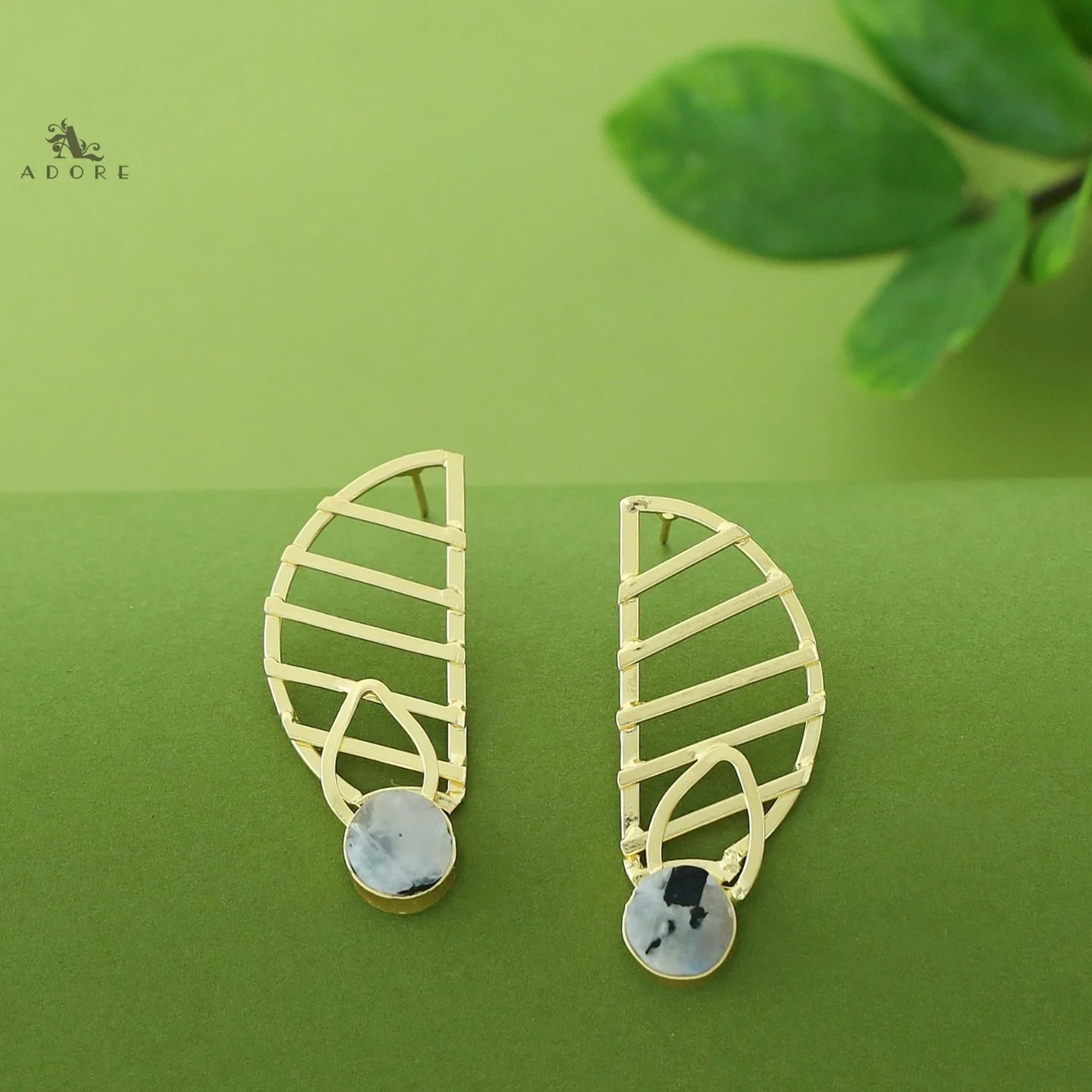 Takshvi Golden Raw Stone Earring - Image 12
