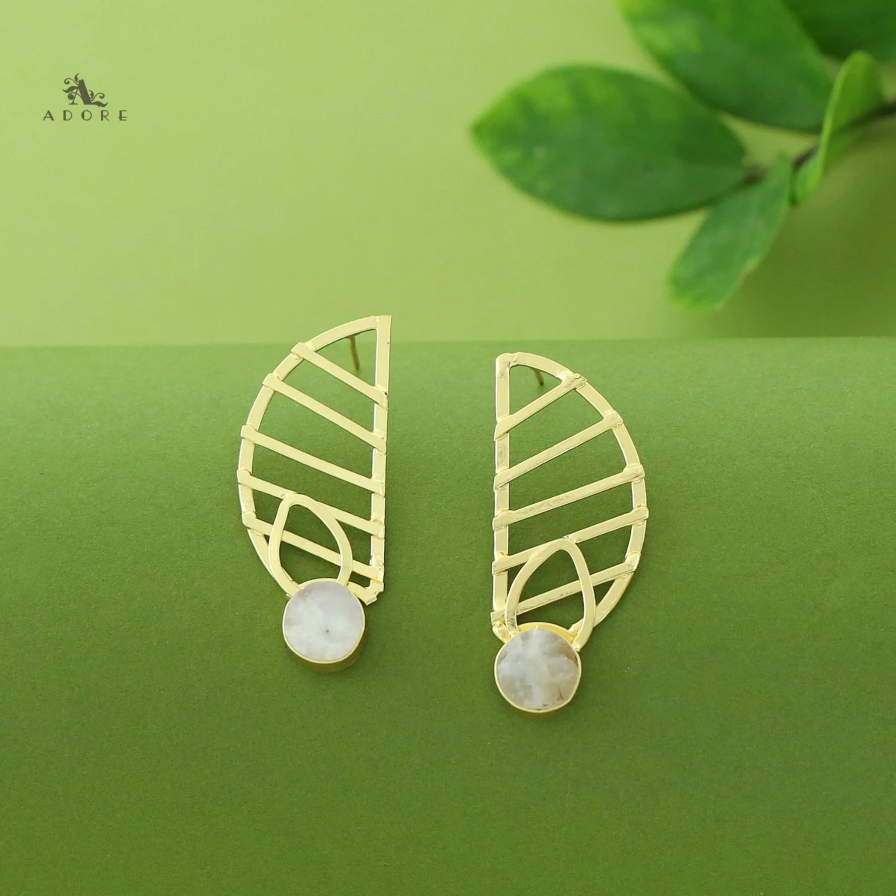 Takshvi Golden Raw Stone Earring - Image 13