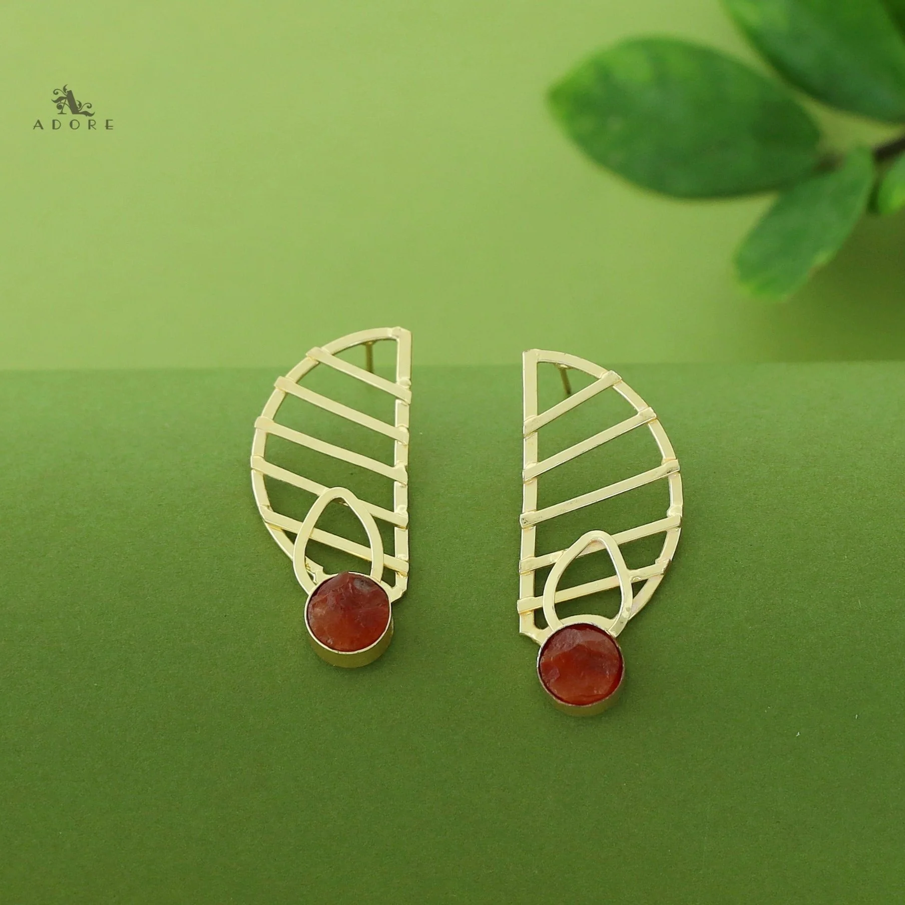 Takshvi Golden Raw Stone Earring - Image 2