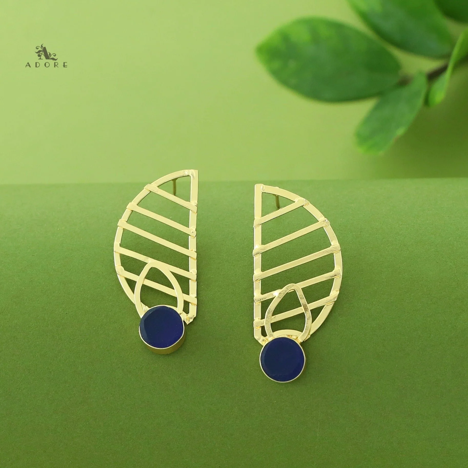 Takshvi Golden Raw Stone Earring - Image 3