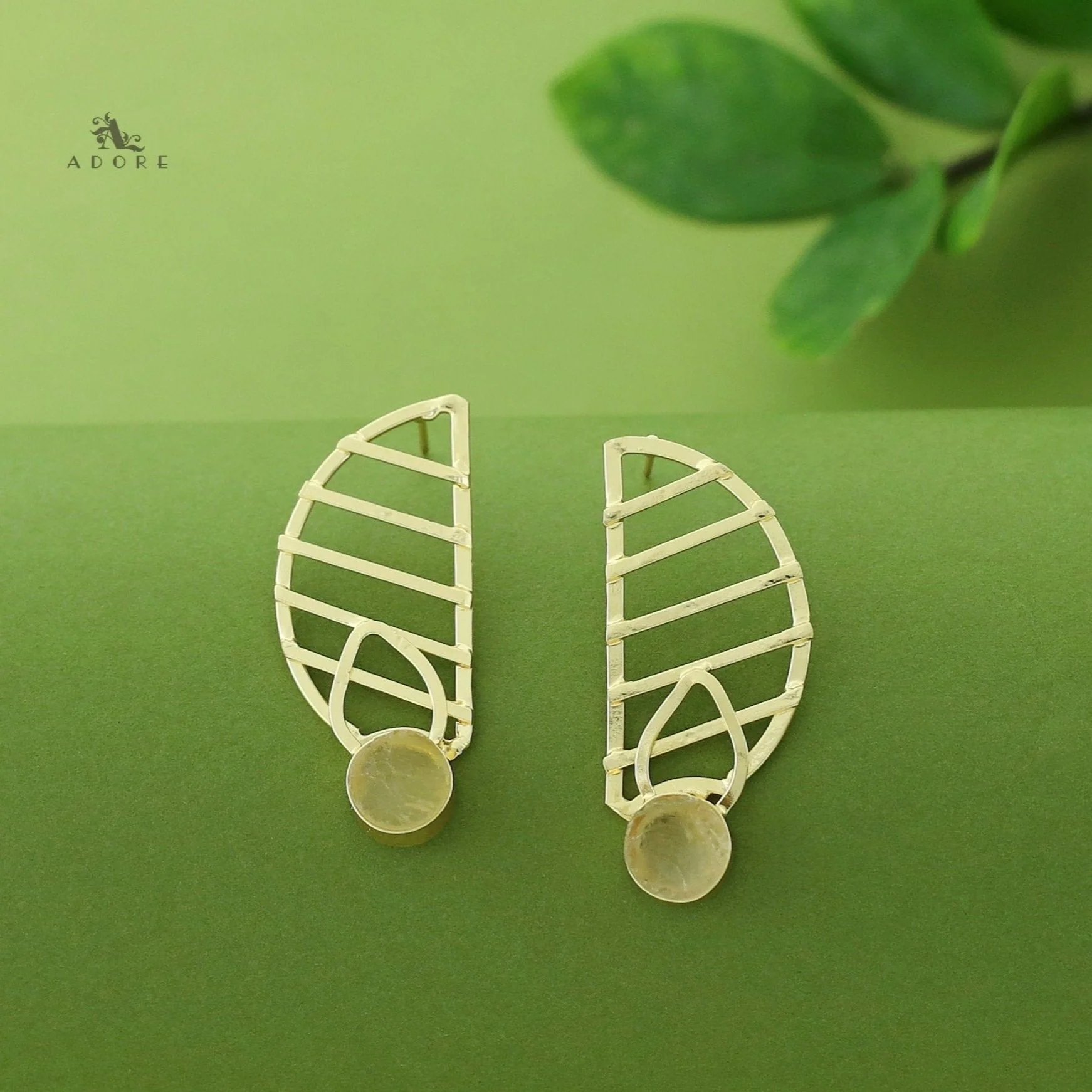 Takshvi Golden Raw Stone Earring - Image 5