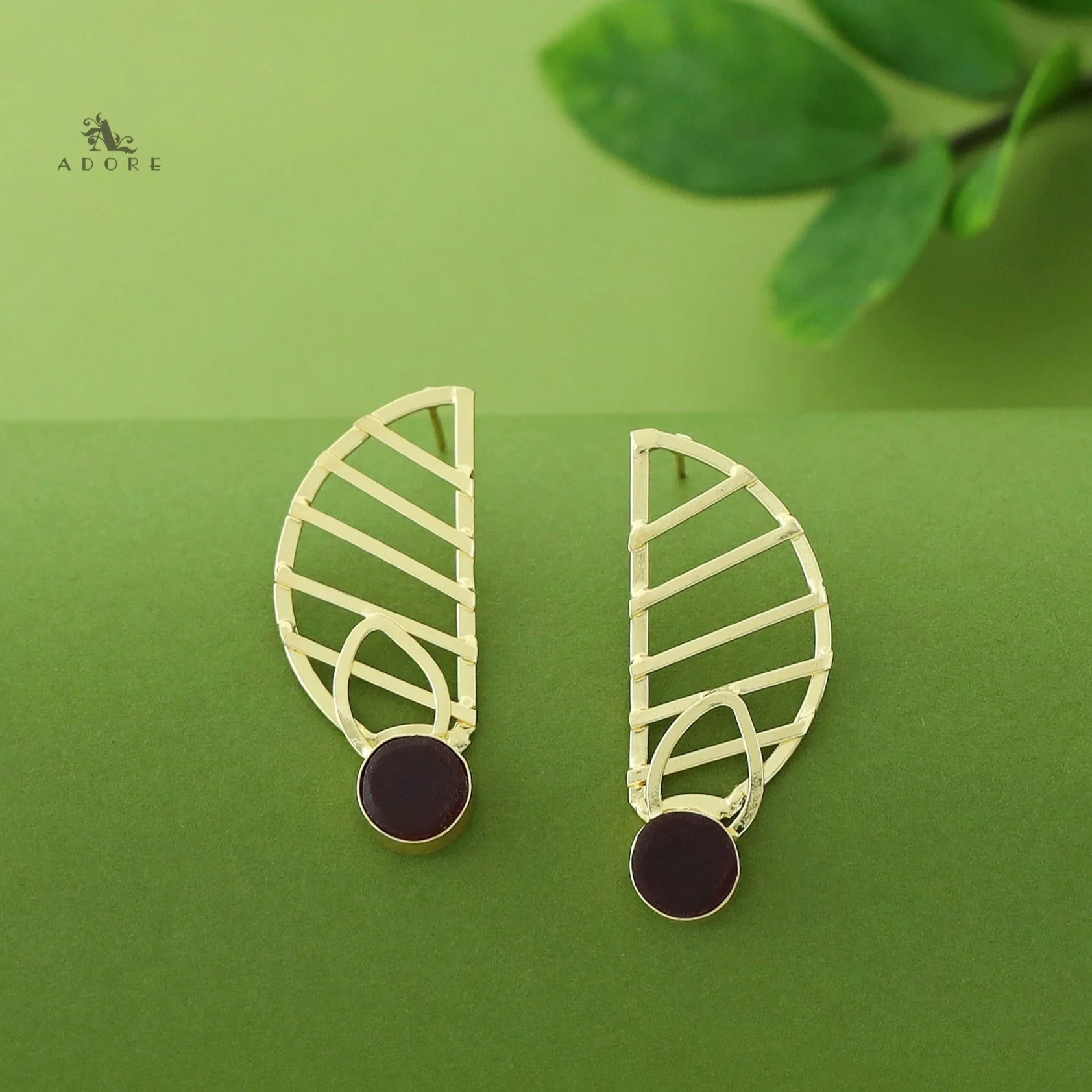 Takshvi Golden Raw Stone Earring - Image 7