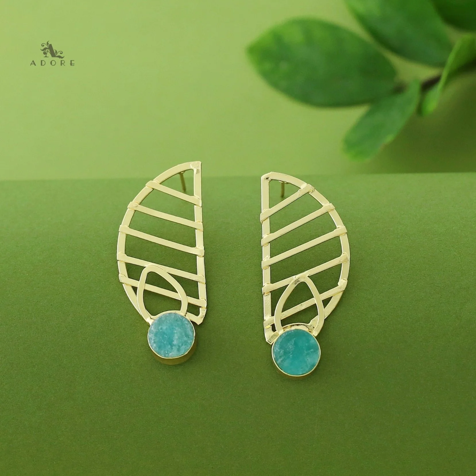 Takshvi Golden Raw Stone Earring - Image 8