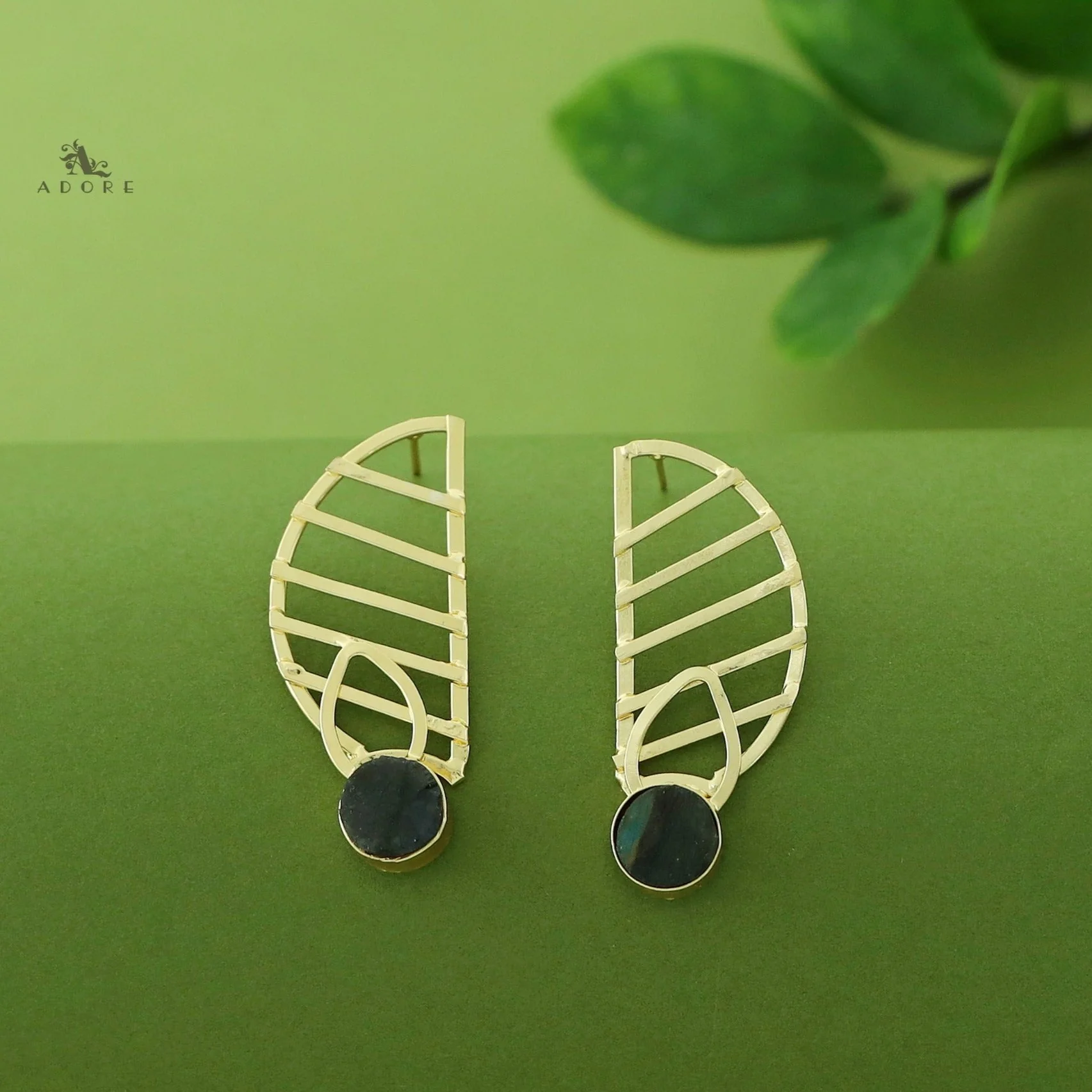 Takshvi Golden Raw Stone Earring - Image 9