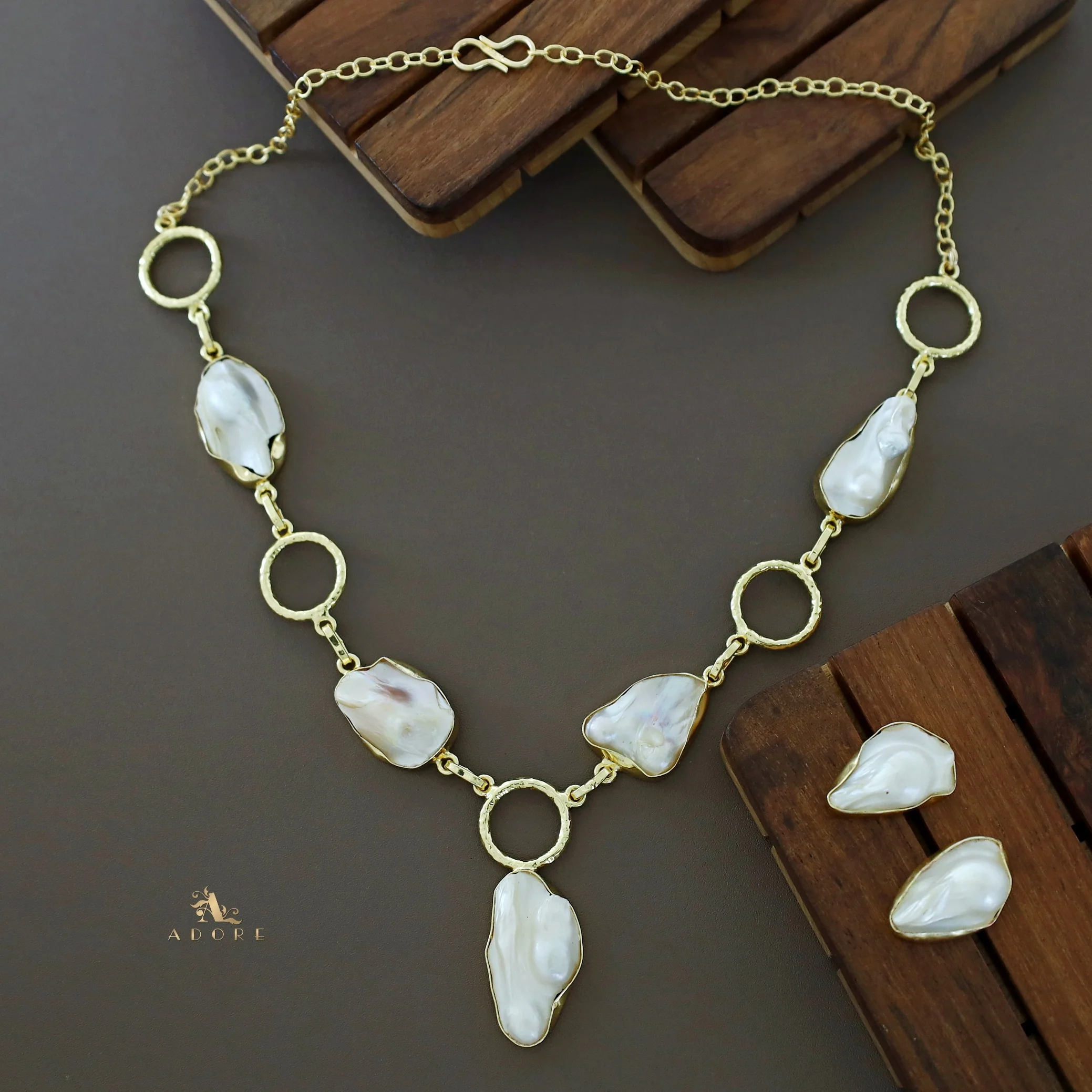 Talisa Hexa Textured Circle + Baroque Neckpiece With Stud - Image 2