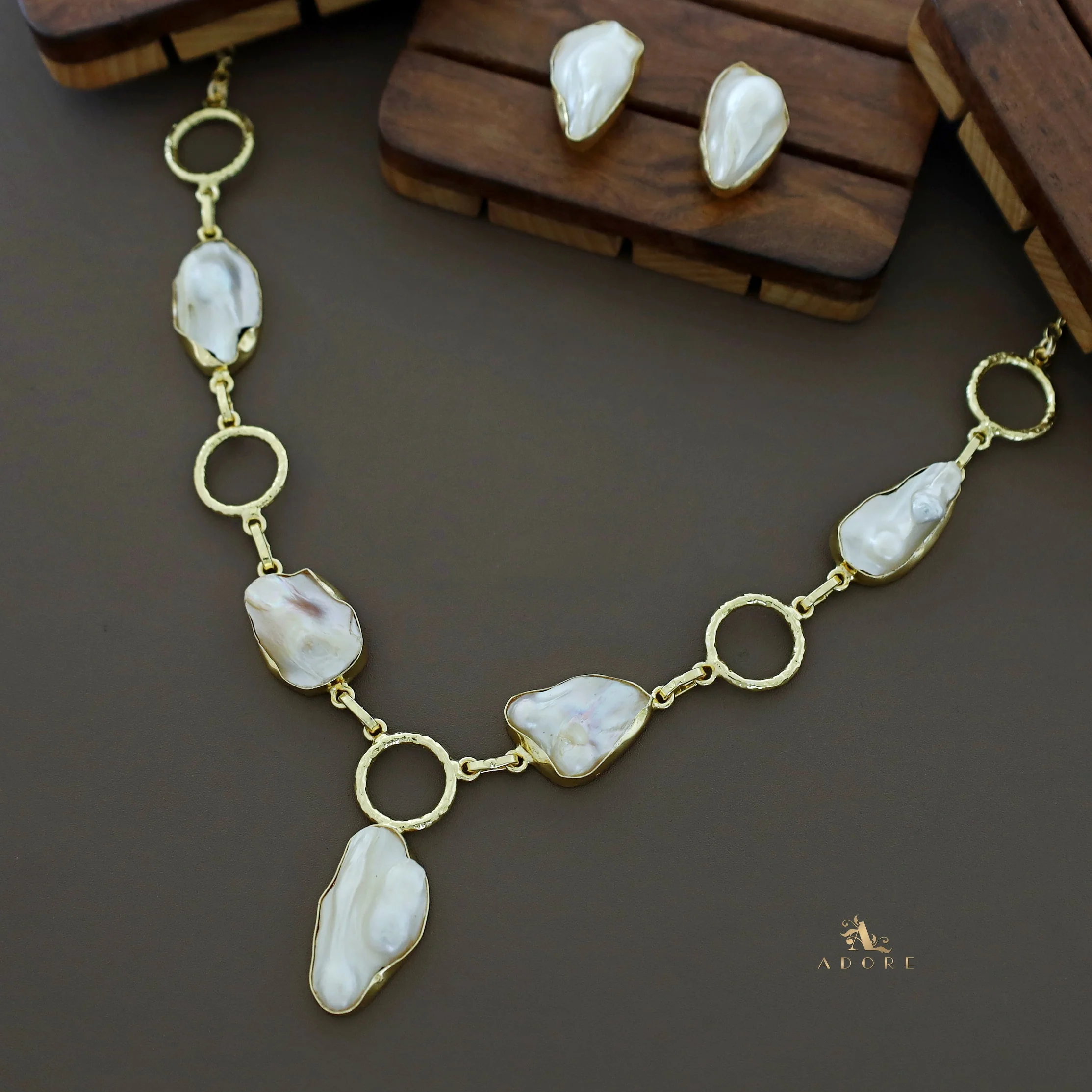Talisa Hexa Textured Circle + Baroque Neckpiece With Stud - Image 3