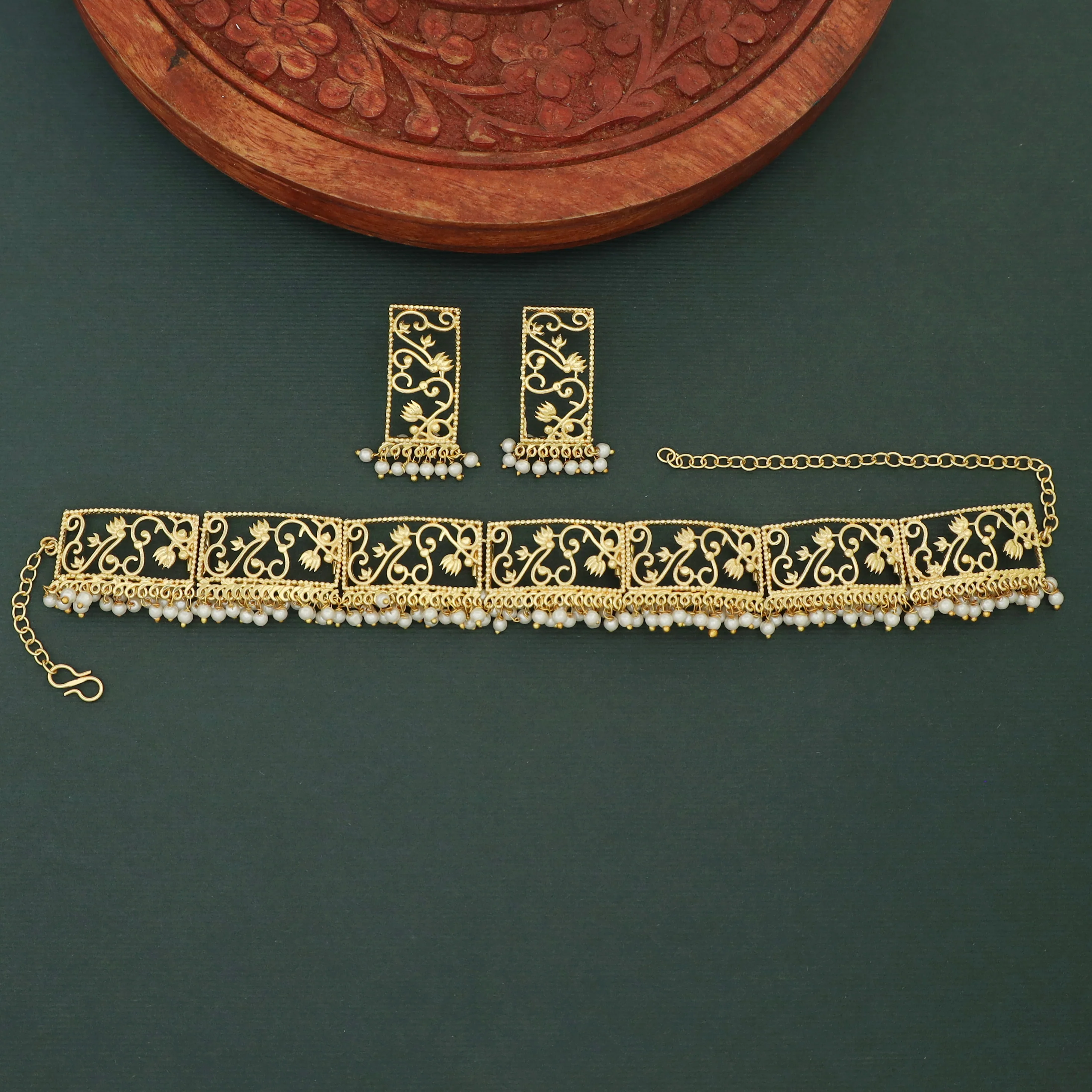Tamasa Rectangle Filigree Cluster Pearl Choker With Earring - Image 2