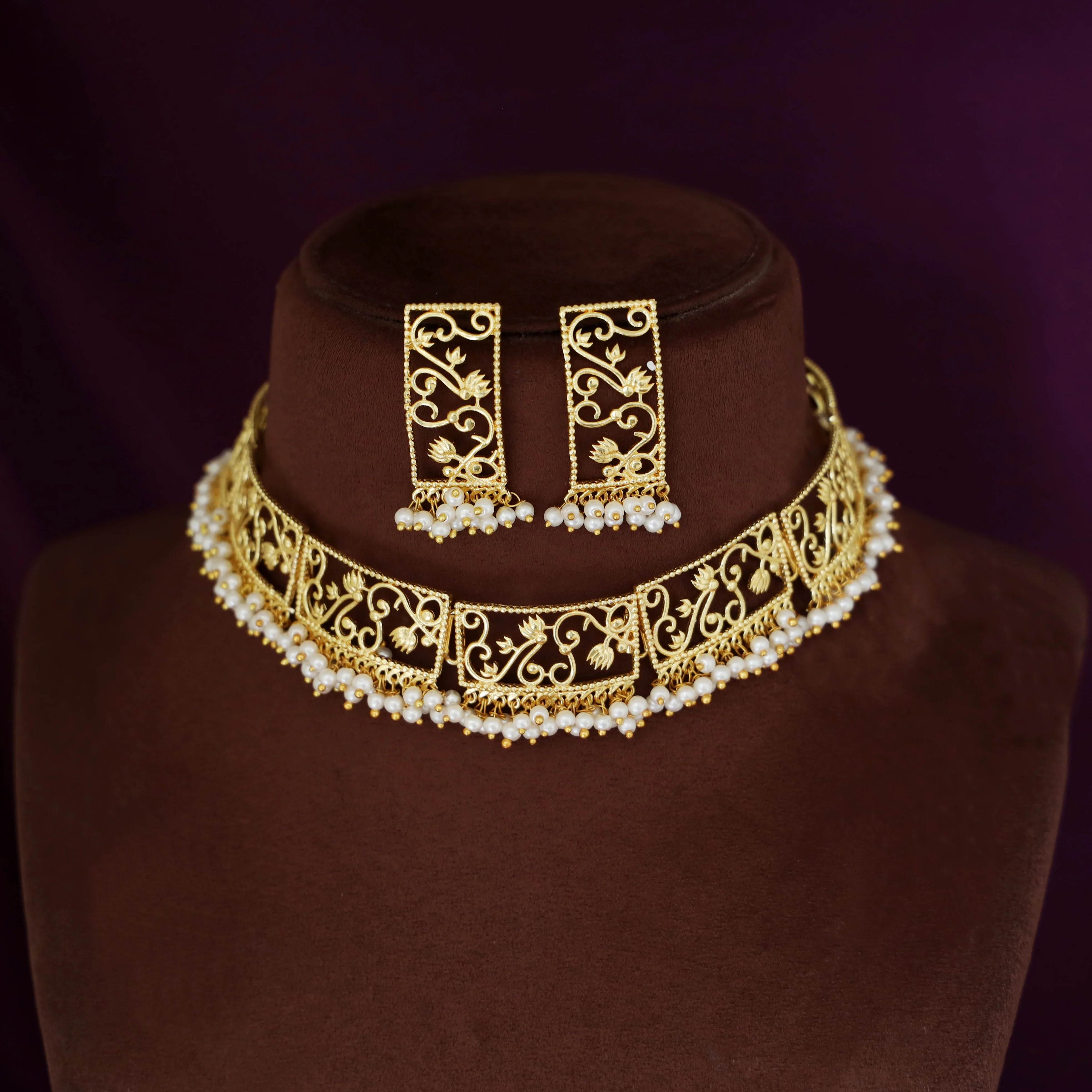 Tamasa Rectangle Filigree Cluster Pearl Choker With Earring - Image 3