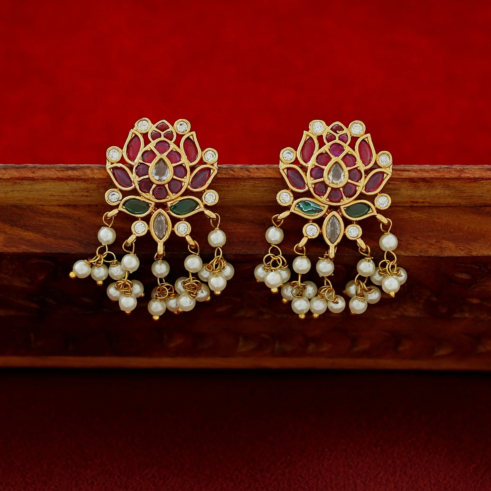 Tamasi Pearl Padhma Short Neckpiece With Earring - Image 7