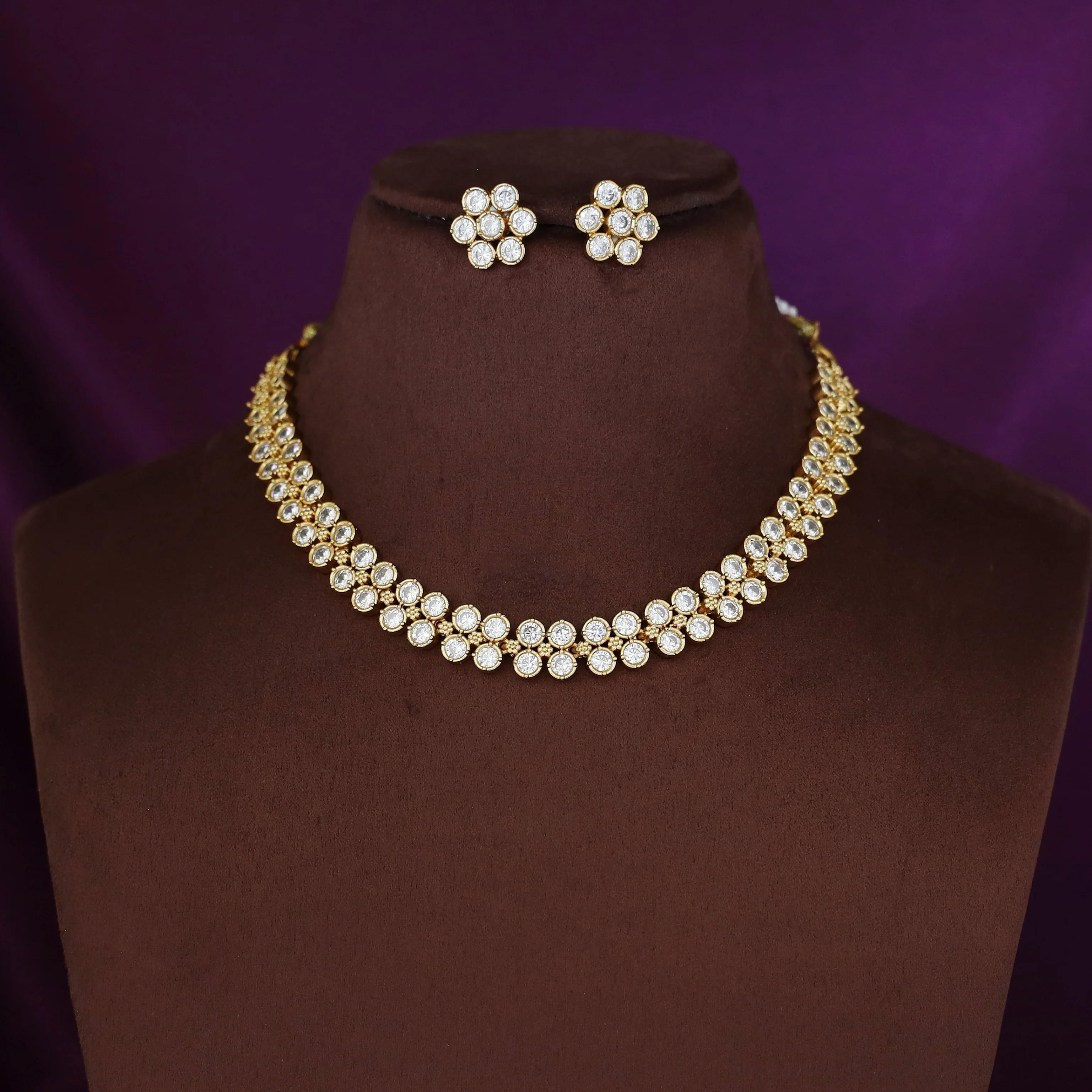 Tamisha AD Stone Short Neckpiece / Choker with Stud - Image 4