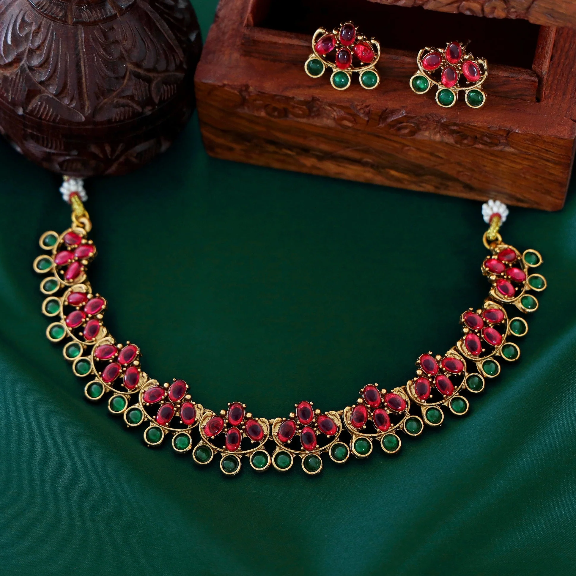 Tanay Circle+Oval Kemp Stone Neckpiece With Earring - Image 2