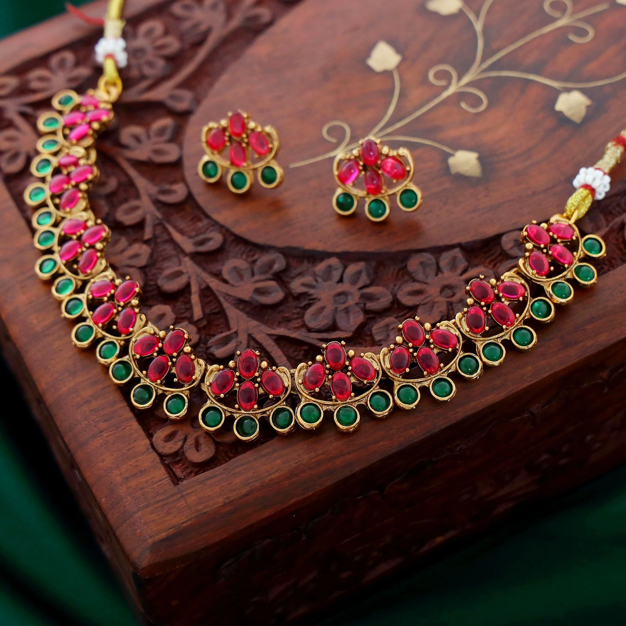 Tanay Circle+Oval Kemp Stone Neckpiece With Earring - Image 3