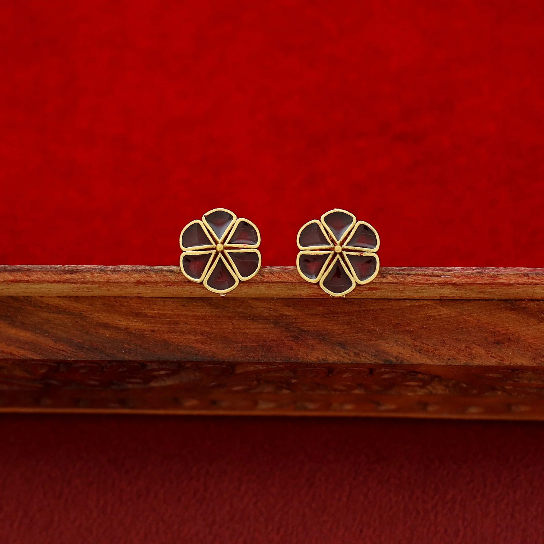 Tanima Golden Enamel Flower Short Neckpiece With Earring - Image 8