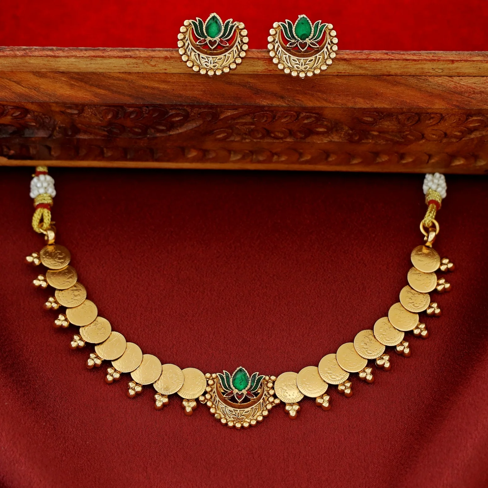 Tanisha Half Moon Lotus Kashi Choker With Earring - Image 3