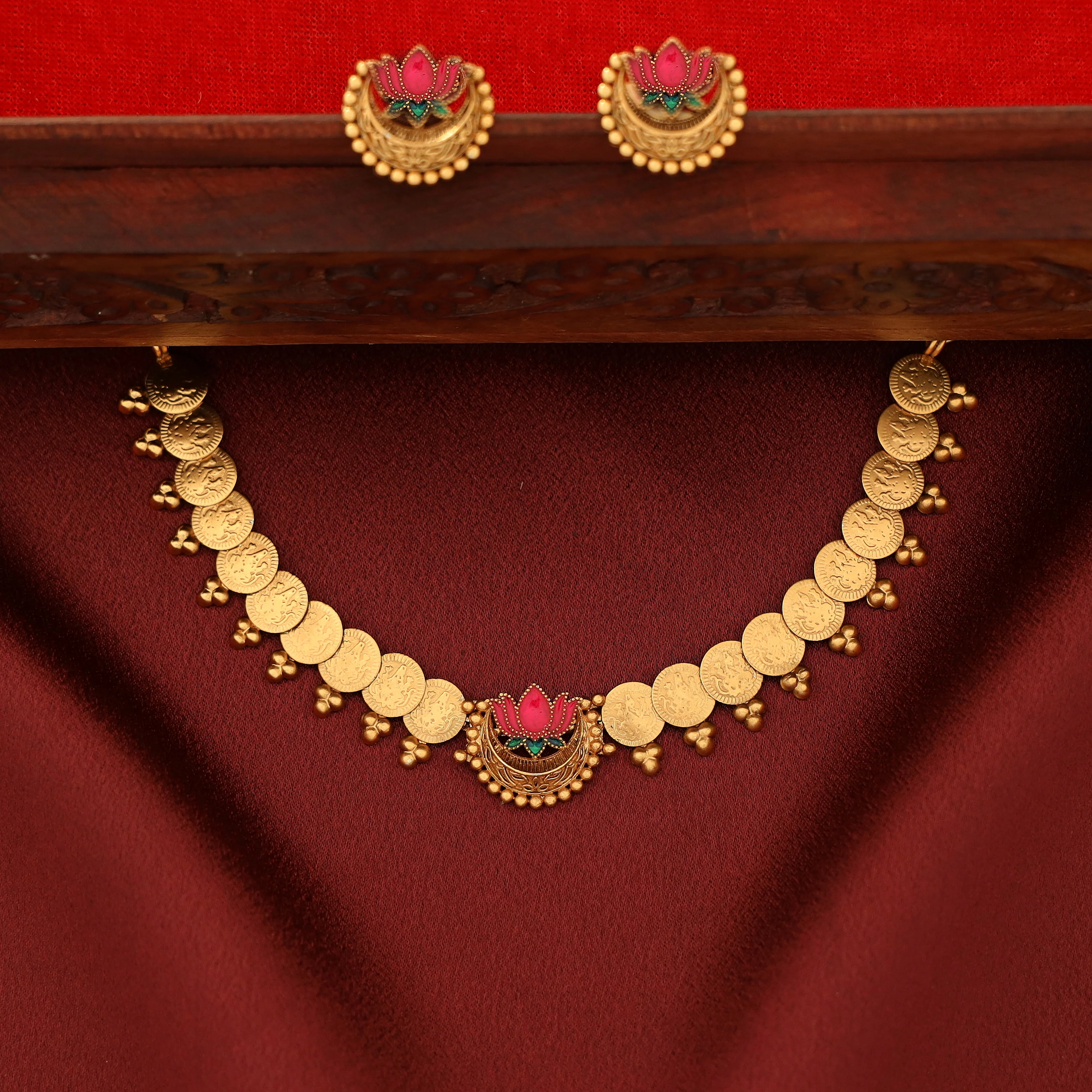 Tanisha Half Moon Lotus Kashi Choker With Earring - Image 5