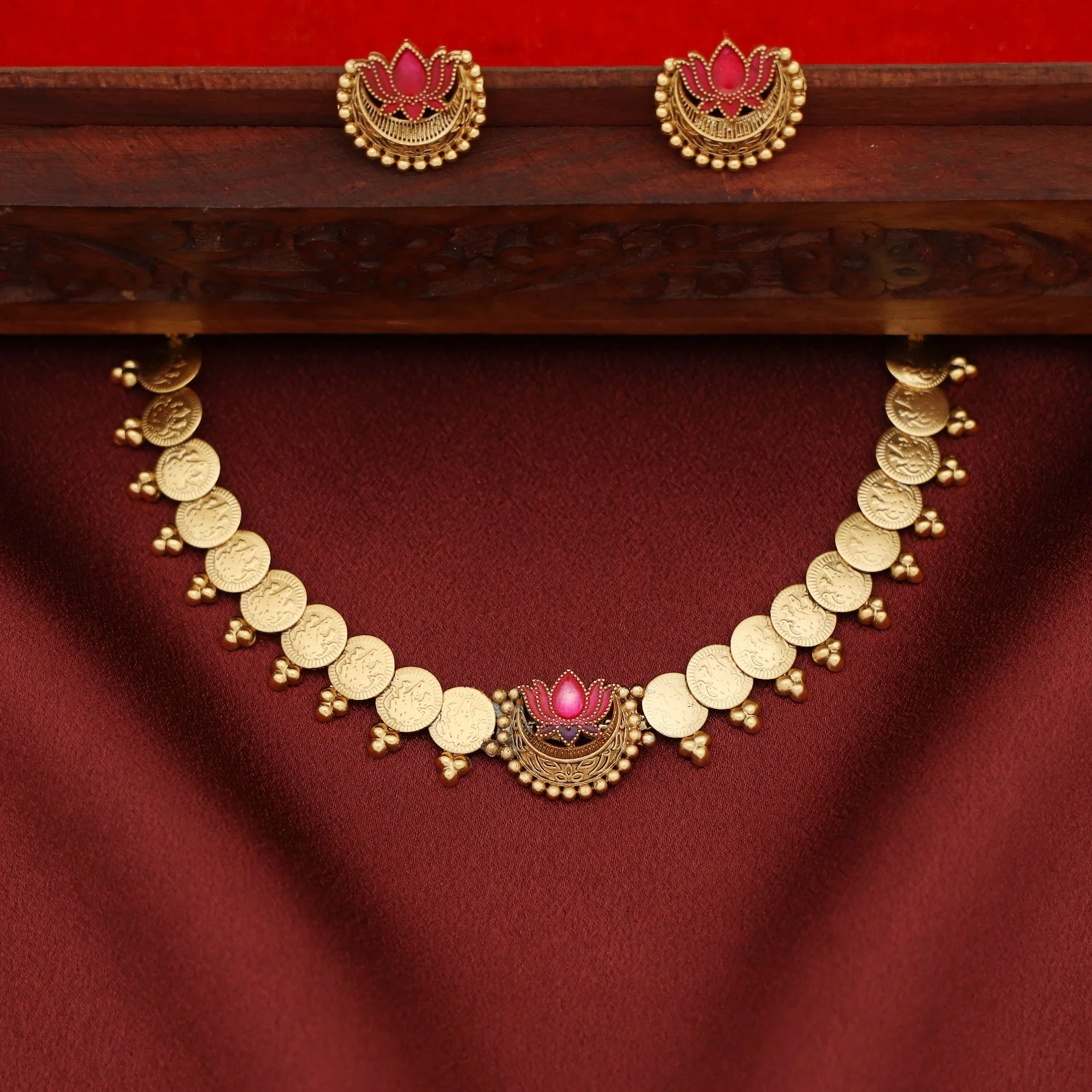 Tanisha Half Moon Lotus Kashi Choker With Earring - Image 6