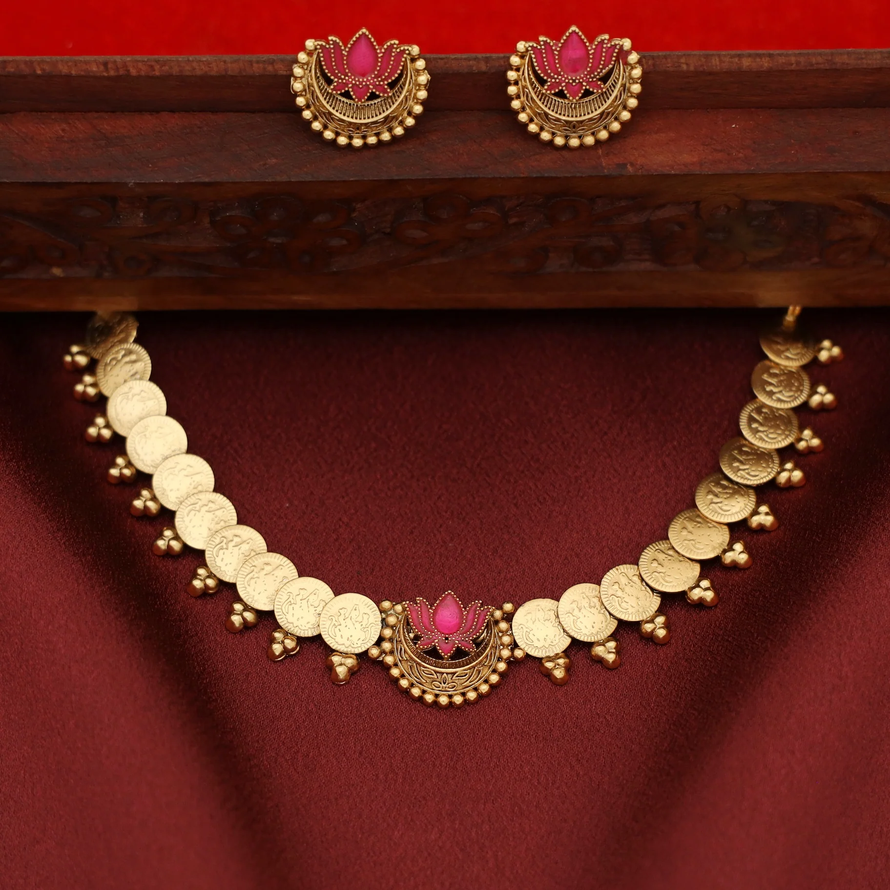 Tanisha Half Moon Lotus Kashi Choker With Earring - Image 7