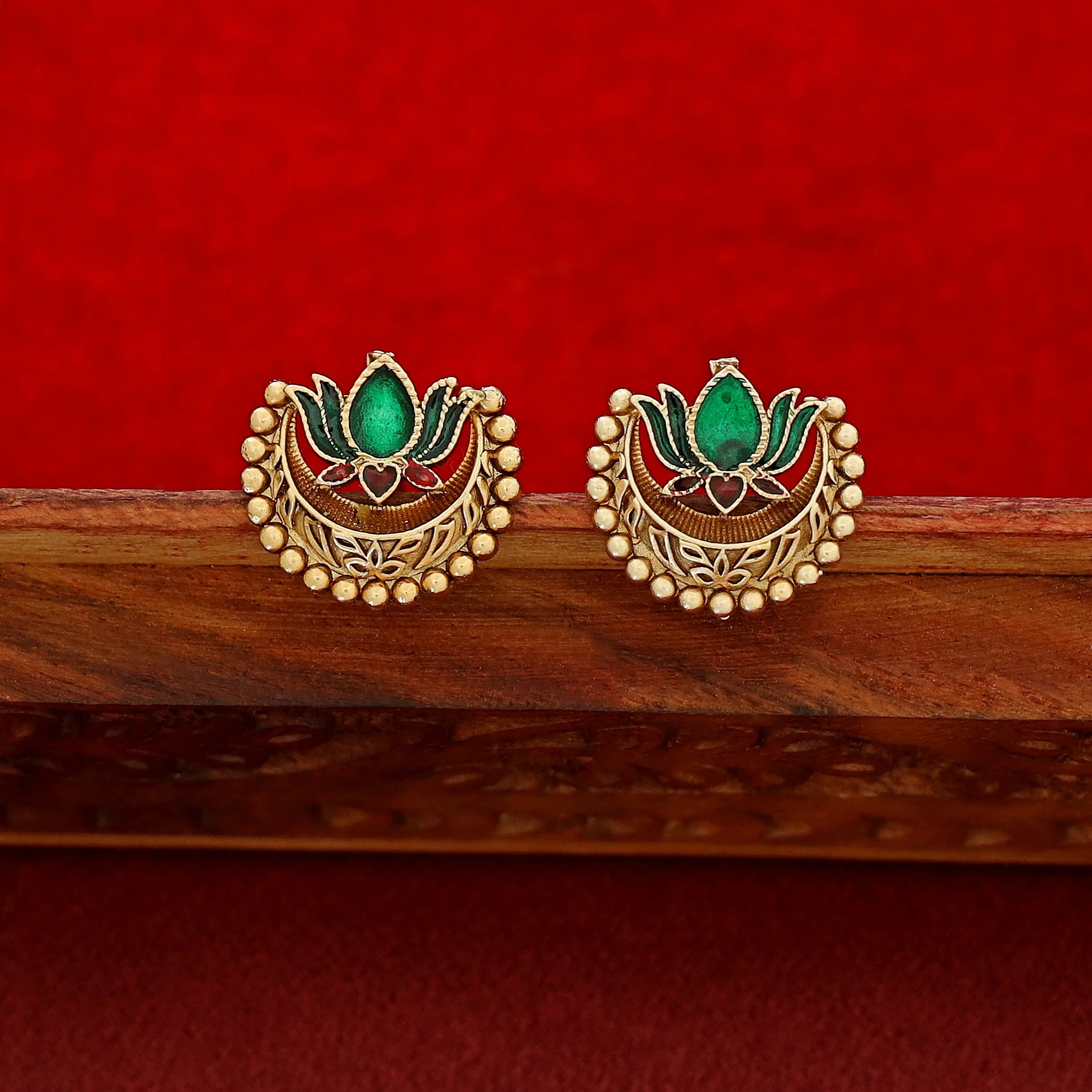 Tanisha Half Moon Lotus Kashi Choker With Earring - Image 9