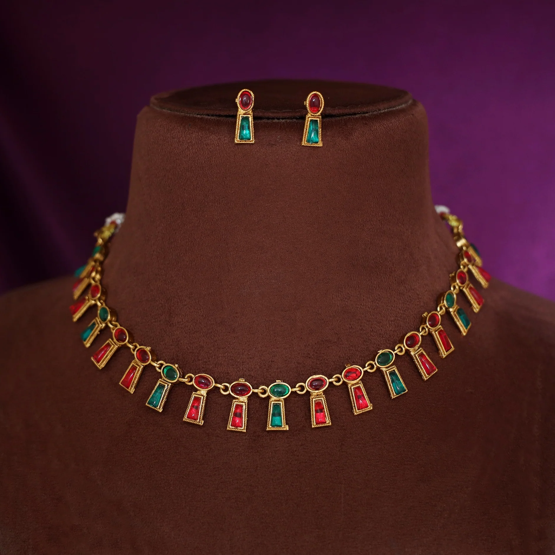 Tanmaya Kemp Stone Short Neckpiece With Earring - Image 2
