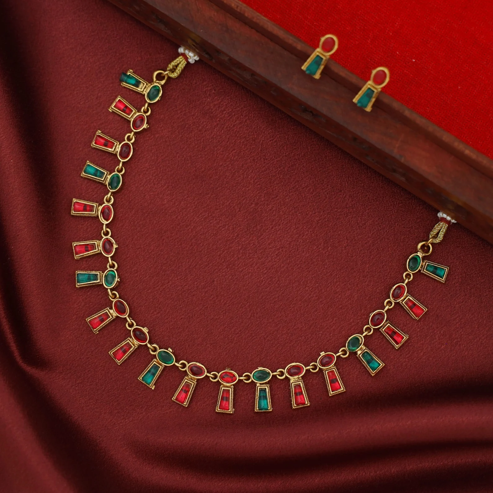 Tanmaya Kemp Stone Short Neckpiece With Earring - Image 6