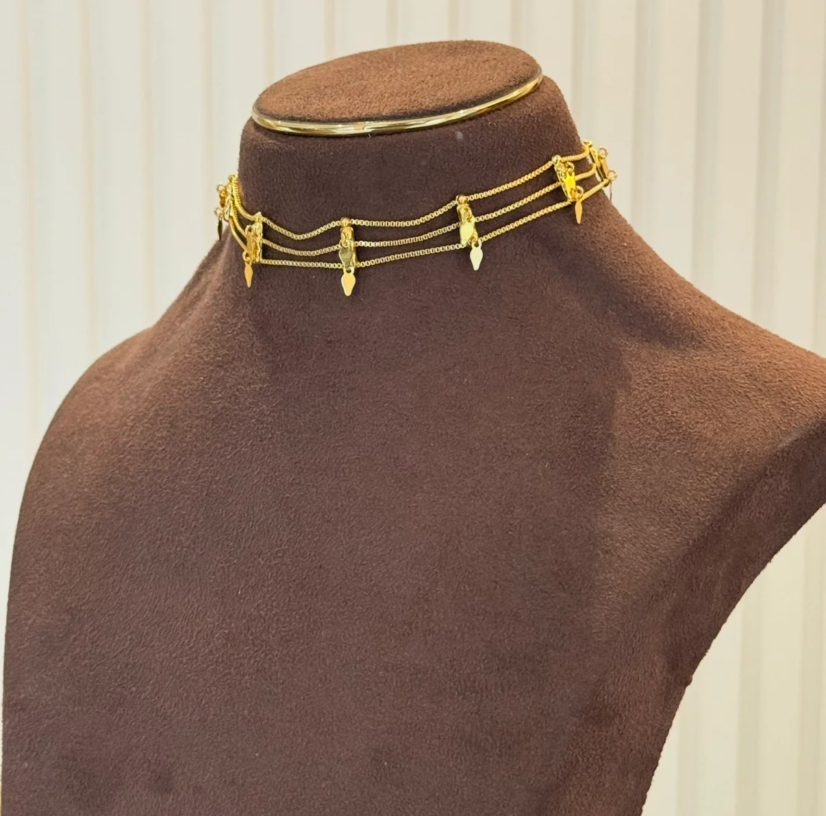 Tanuja Golden 3 Layer Elakkathali Choker - Image 3