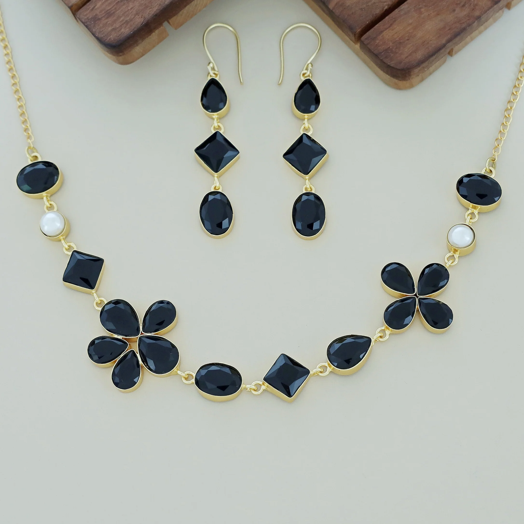 Tanvee Multi Shape Glossy Pearl Neckpiece With Drop - Image 5