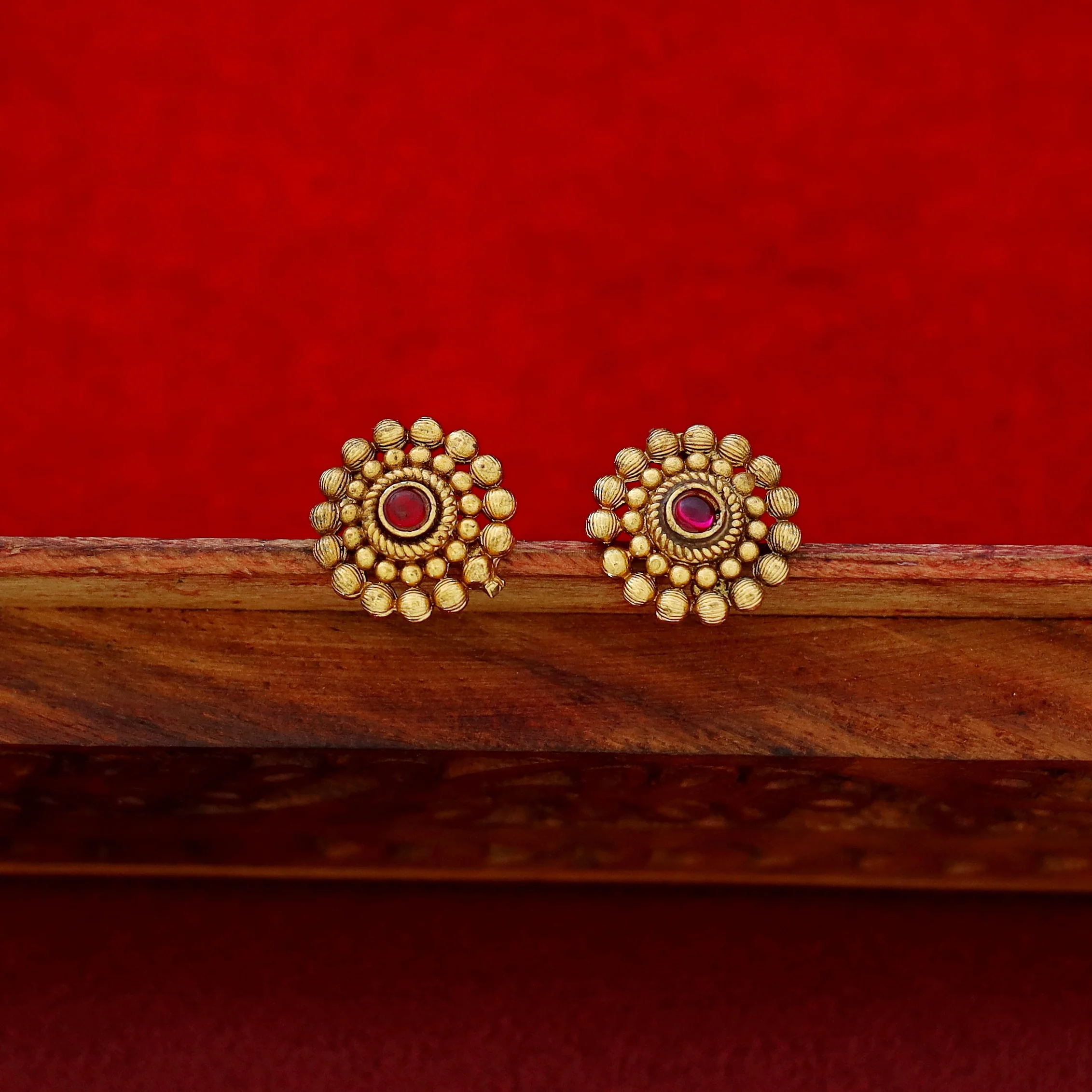 Tanvika Chakra Short Neckpiece with Earring - Image 8