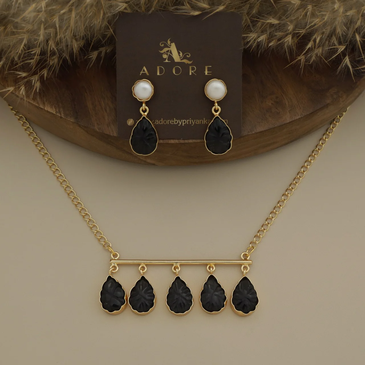 Tapsi 5 Carved Stone Neckpiece With Earring - Image 14