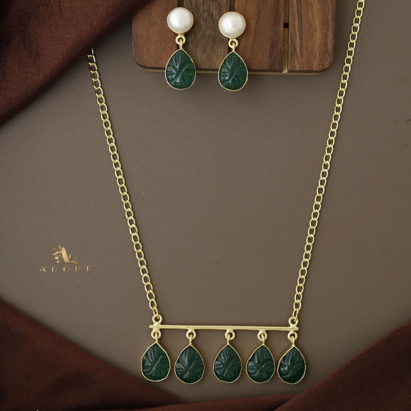 Tapsi 5 Carved Stone Neckpiece With Earring - Image 3