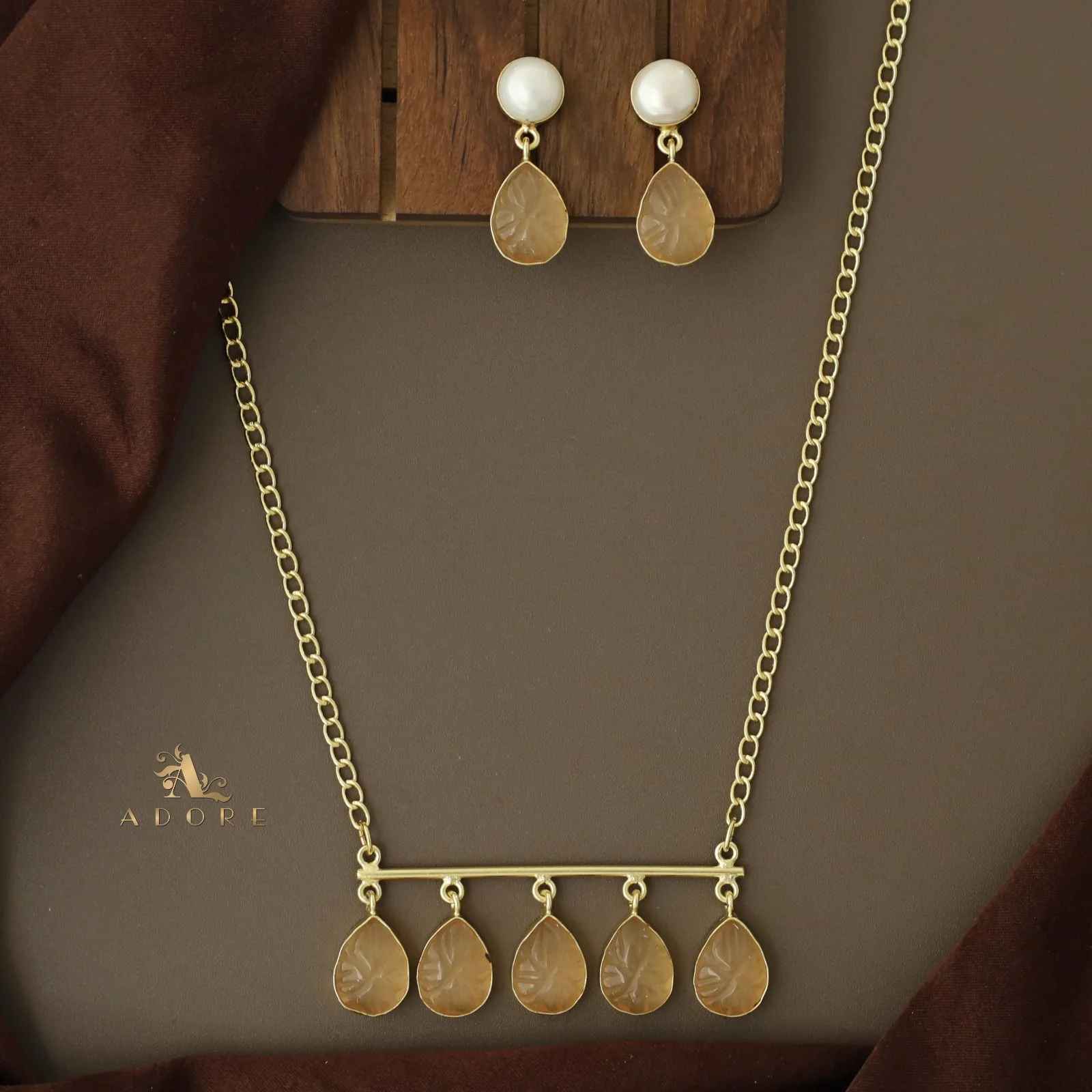 Tapsi 5 Carved Stone Neckpiece With Earring - Image 31