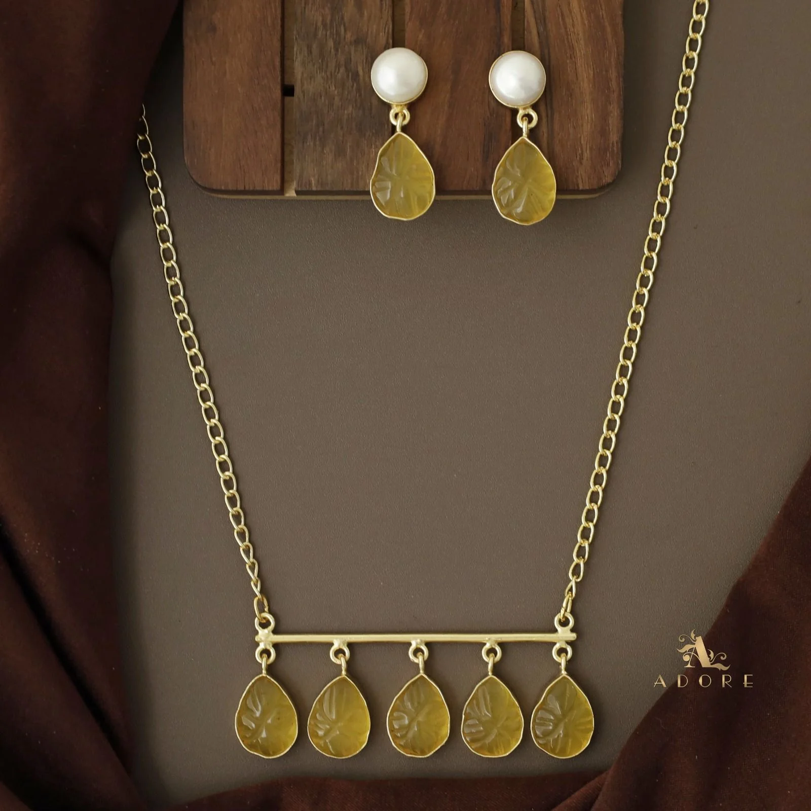 Tapsi 5 Carved Stone Neckpiece With Earring - Image 32