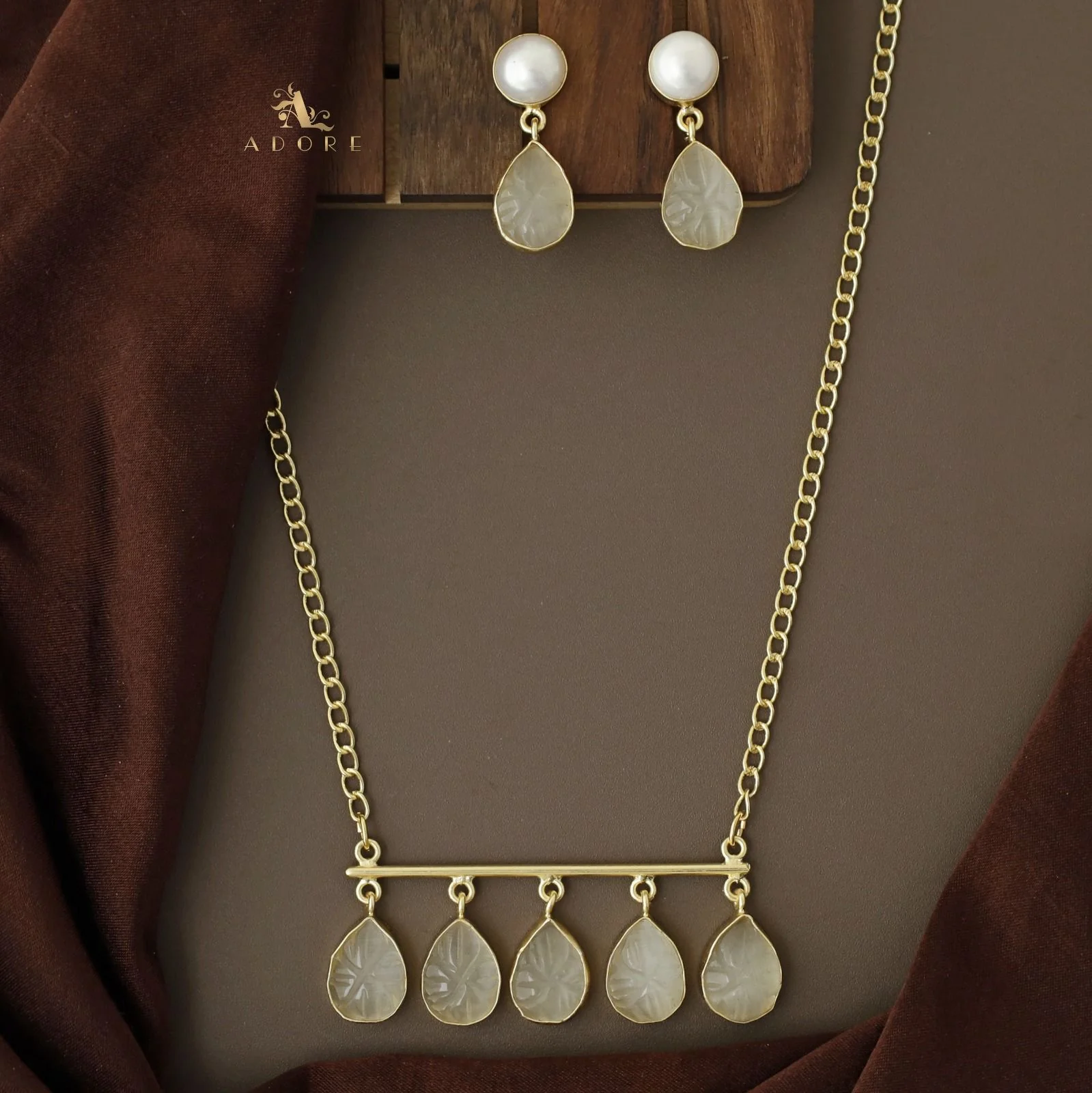 Tapsi 5 Carved Stone Neckpiece With Earring - Image 4