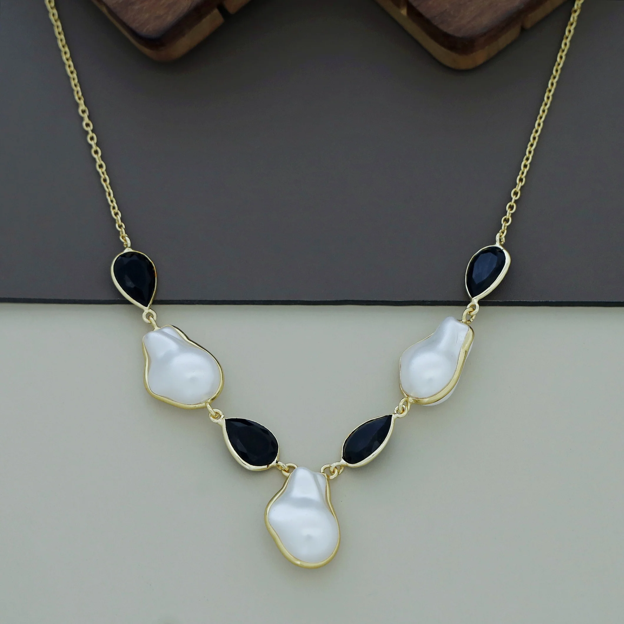 Tara Glossy Baroque Neckpiece - Image 7